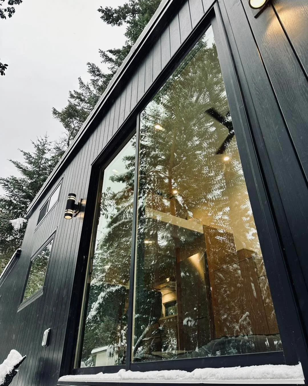 White Christmas at your house or just dreaming of one?! 💭❄️

Merry Christmas!! 🎄