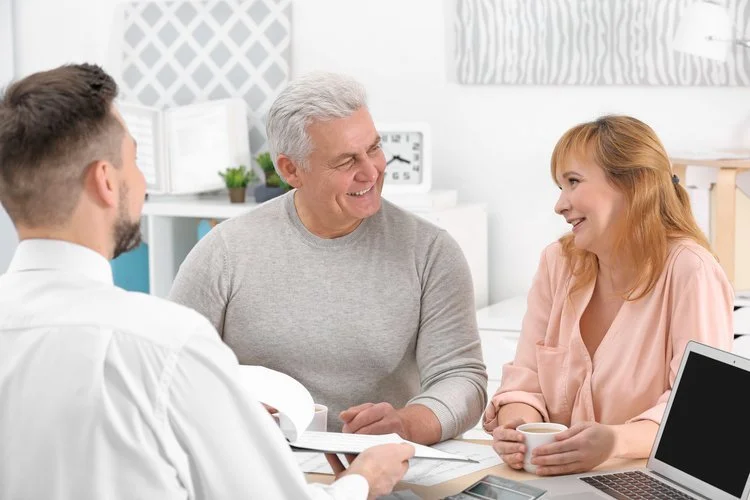5 Reasons to Offer Health Insurance to Your Employees