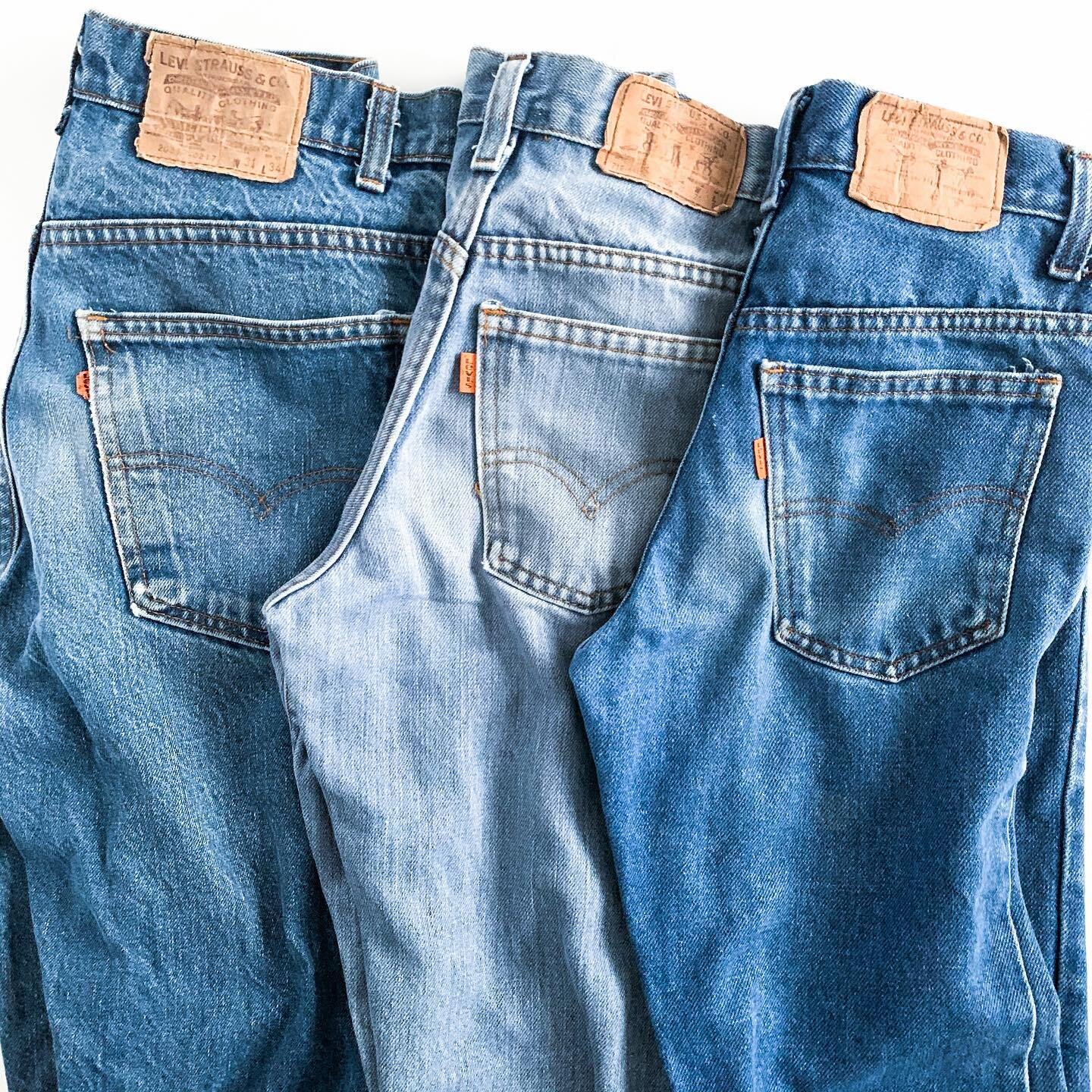 Found not ☝🏻. Not ✌🏻. But 🤟🏻 pairs of vintage, orange tab Levi&rsquo;s at Goodwill this weekend! 

More of the weekend&rsquo;s finds in stories.

#vintagelevis #orangetablevis #thrift #thrifted #thriftfinds #reseller