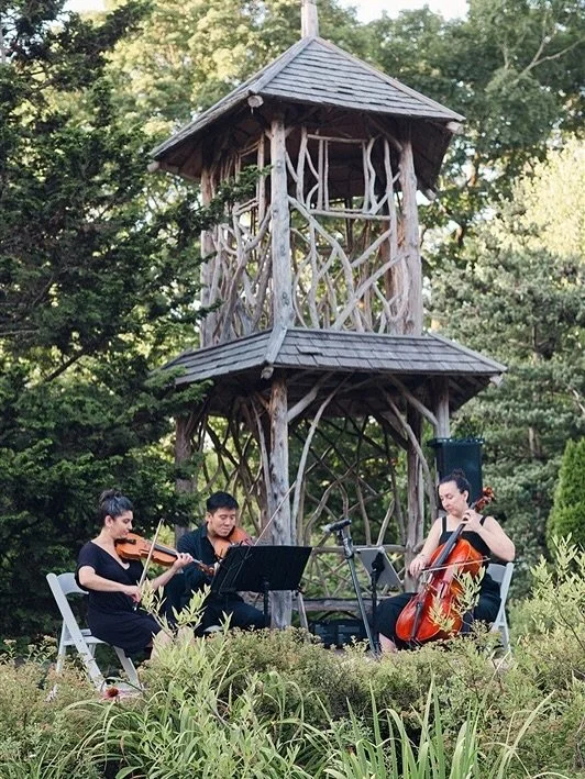 The most exquisite garden dreams cocktail hour 🧚🏼✨

Venue: @elmbankevents

Planner: @rosandco.weddings

Photographer: @theshannongrant

Videographer: @shutterandsound

Caterer: @williamferencecatering

Florist: @bourne.florist

Baker: @muffinhousec