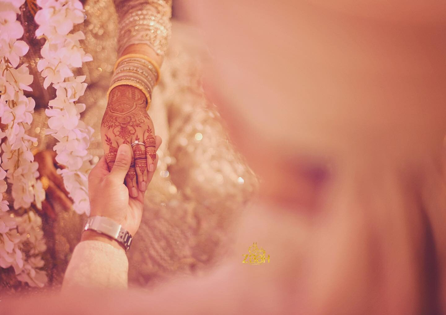 Take my heart and take my hand 🥰
When I saw this setup at the wedding I knew I had to get one of these for my beautiful couple and due to privacy reason this is the only photo of the couple I can share.. 
Got to work with some amazing people on the 