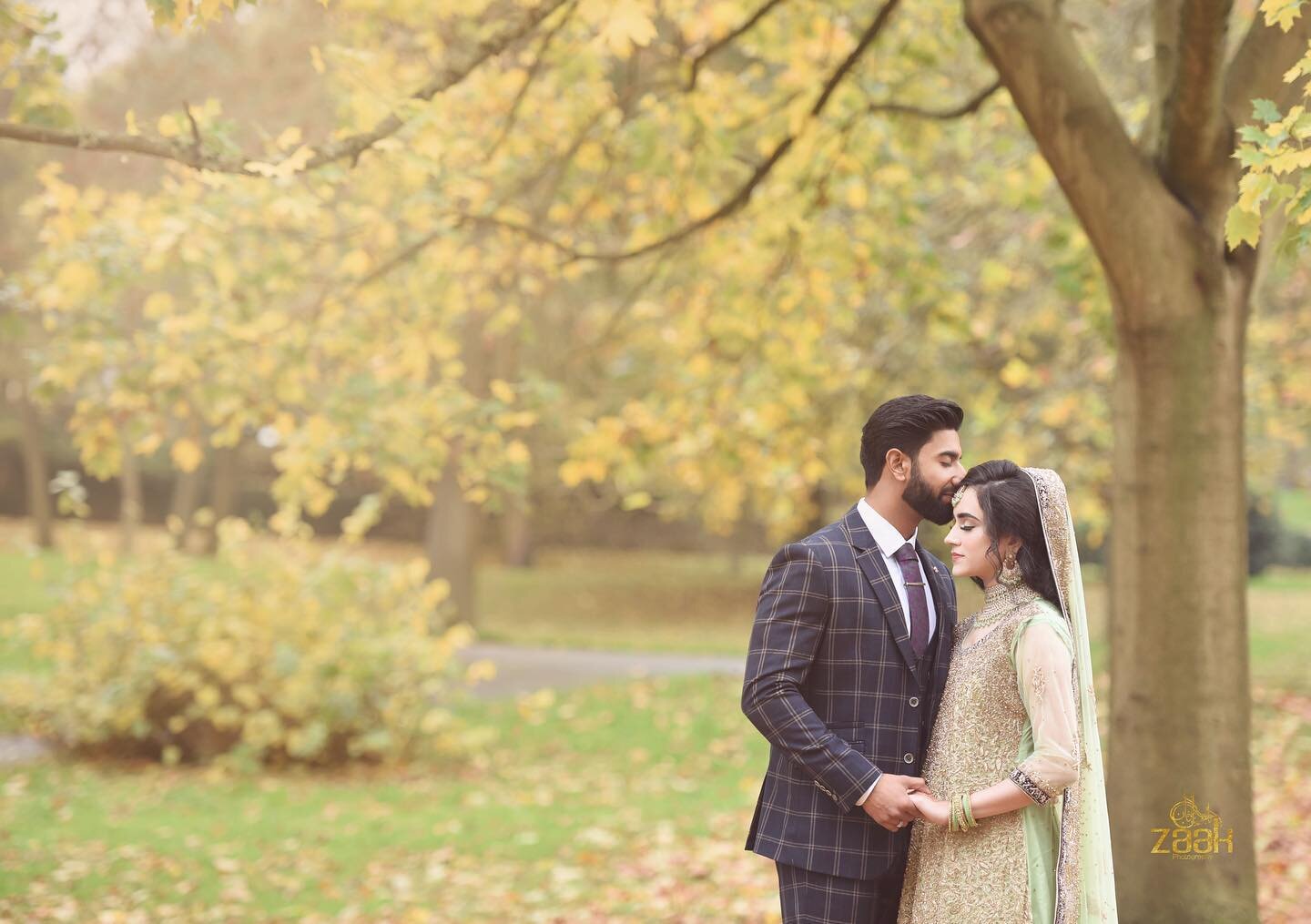 Dil ki Baatain Sabhi, Bin Kahay Hum Sunain.... 
My lovely bride Rafia and her groom Asfand on their Valima day enjoying a moment in the fall breeze..
Xox 
Zahra 
#zaak #zaaphotography #weddingphotography #weddingphotographer #femaleweddingphotographe