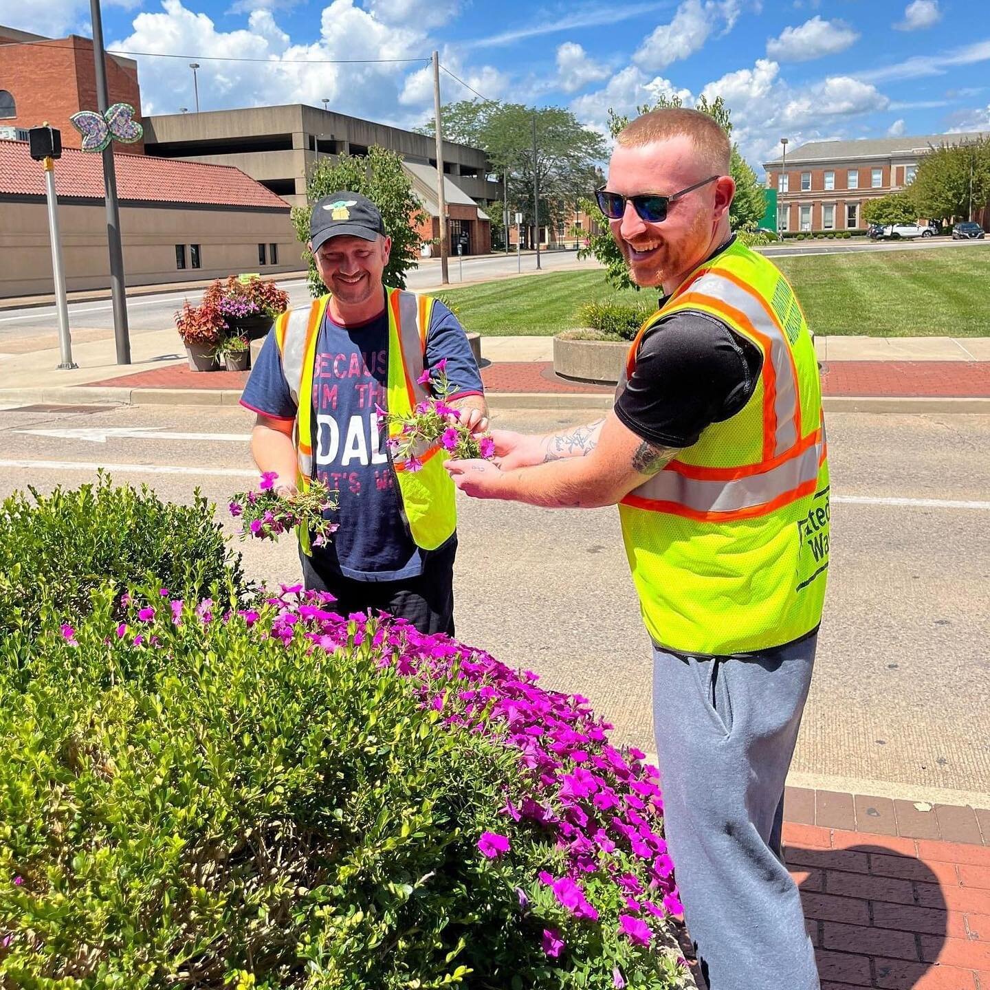 Have you spotted our Downtown Ambassadors out this summer?

They have been working hard to keep the downtown area clean and make sure the flowerpots look great! 

#LiveUnited #UnitedInTheGame #DowntownAmbassadors #Volunteer