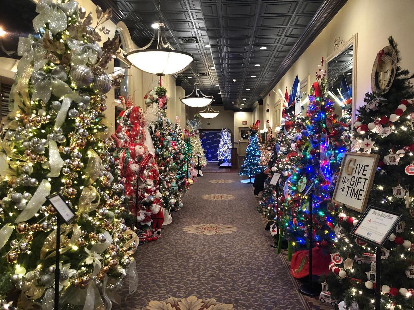 🎄 Calling all Christmas Lovers and Tree Decorators! 🎄

Registration is now open for the 2022 Festival of Trees! 🤩

Sign up now to sponsor a tree on behalf of your business or organization or decorate your very own tree! 

Register at uwamov.com/fe