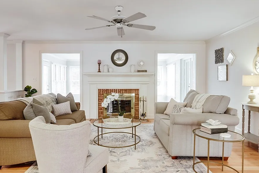 aeddad657892c04f6e51a20947011282-uncropped_scaled_within_1536_1152 copy.png