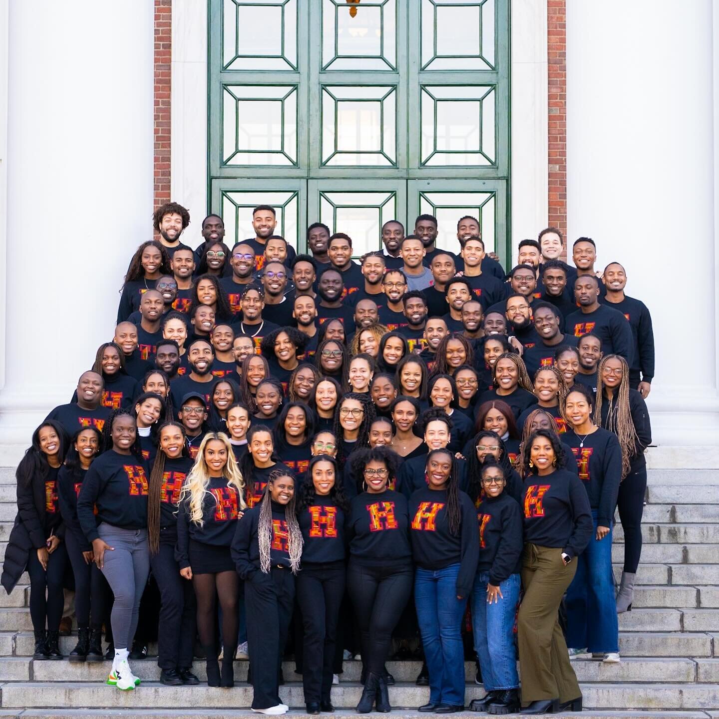 The African American Student Union at Harvard Business School.

During Black History Month EC and RC AASU members took part in a photoshoot on the steps of Baker Library.

📸: @zoumaniphotos