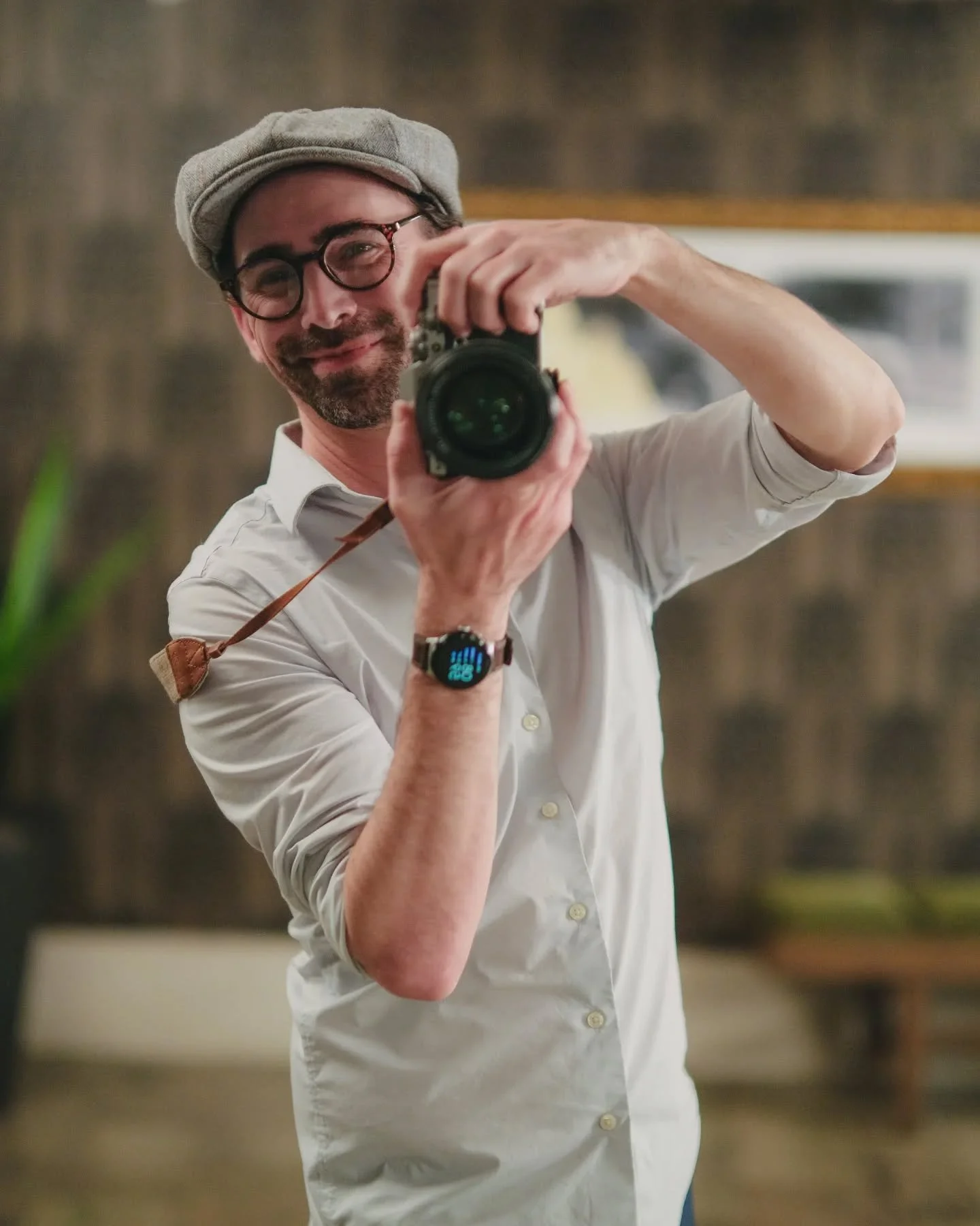 Trying to shoot the deco wallpaper but my face got in the way🖼️🪞📸 Happy February!

#photographerlife #photography #photographers #fujifilm