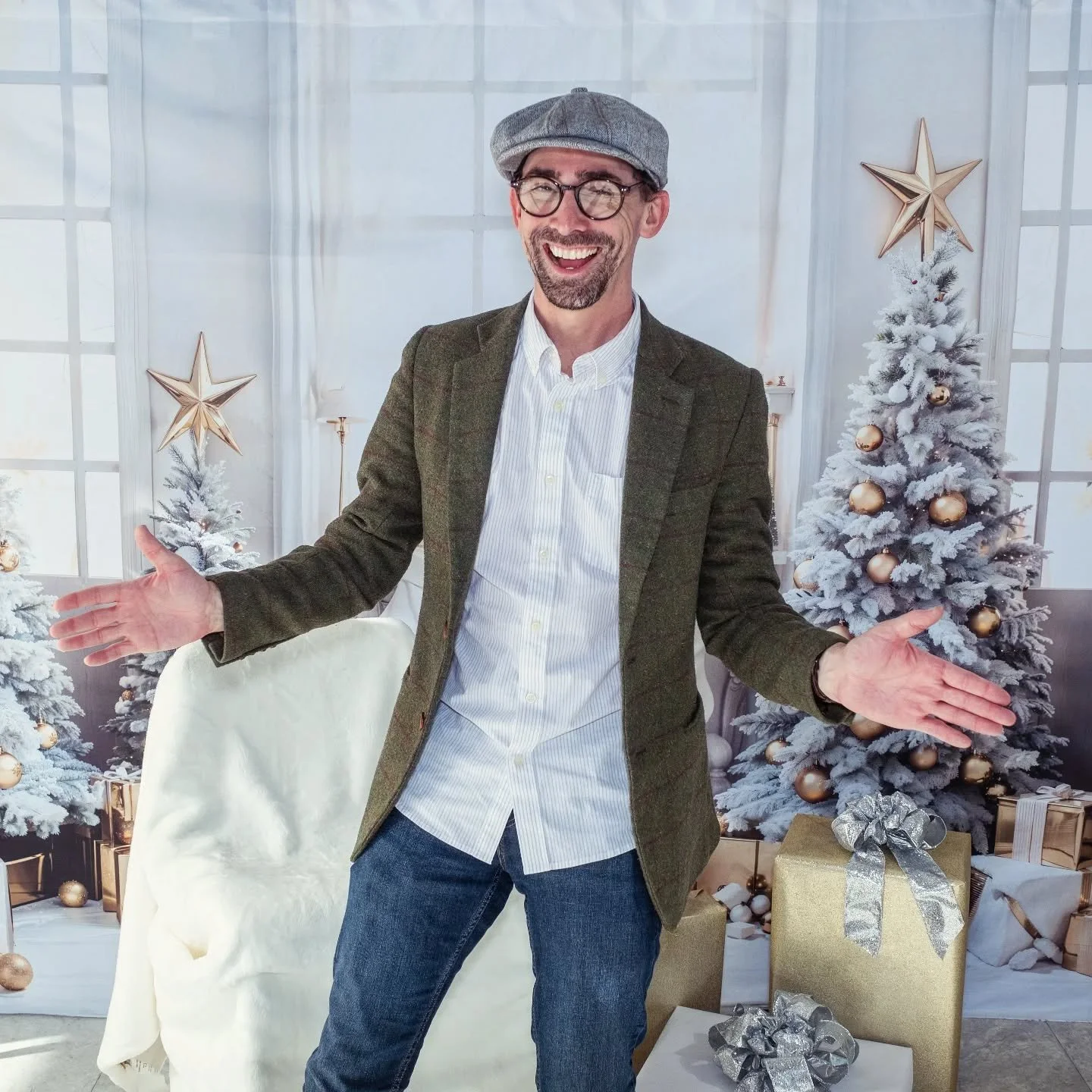 *Announcement Coming* STAY TUNED 👀 @ap_photography.fl
(Photo: when you're testing your camera setup and accidentally get a Christmas card📸) 

#vintage #christmas #newsboycap #photographerlife