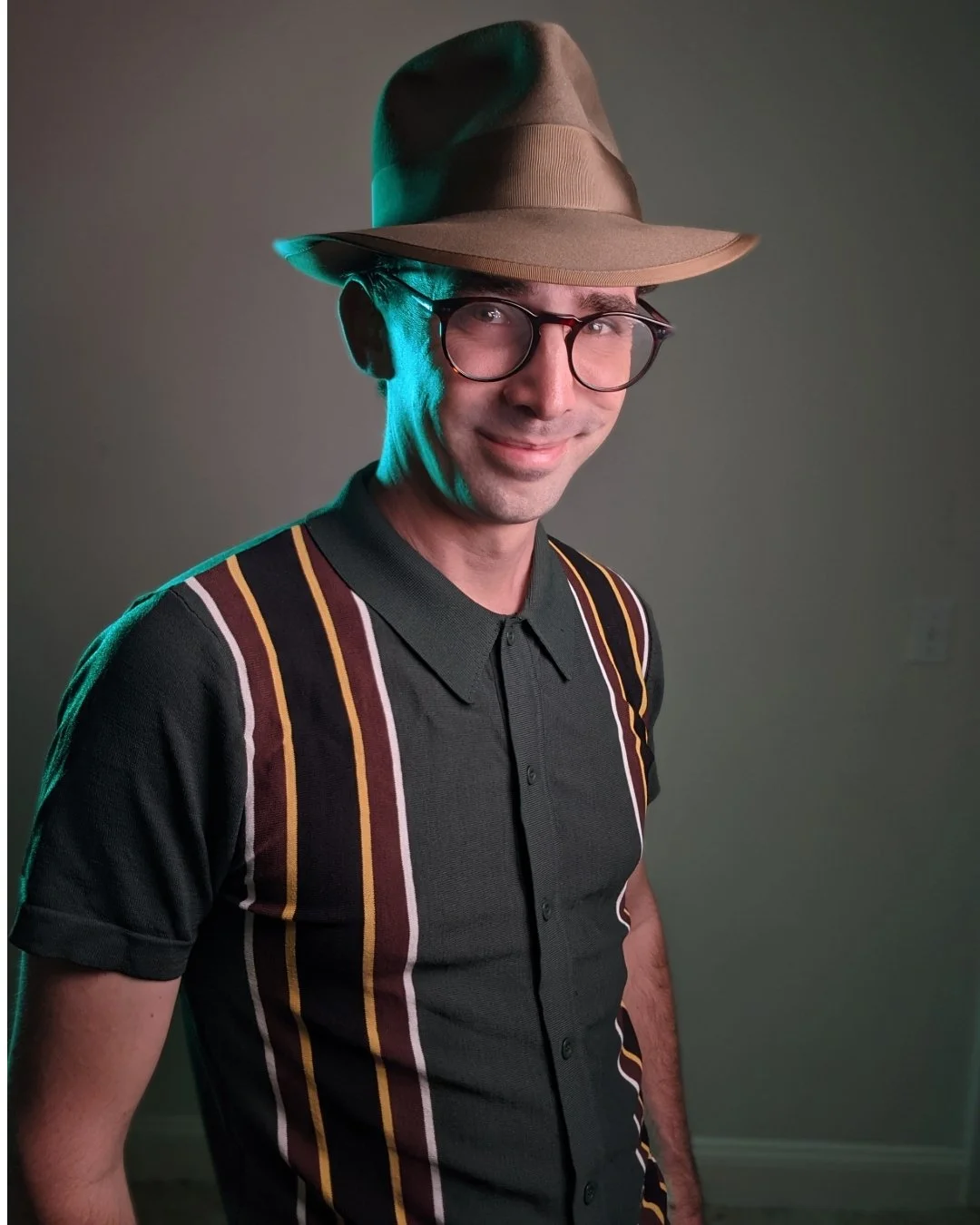 Channeling vintage filmmaker vibes 🎥

The hat wasn&rsquo;t just a new addition in 2021 &mdash; it sparked a whole new personal aesthetic.

Who else finds their creativity amplified by the right look?

#vintagefilmmaker #retrostyle #creativeaesthetic