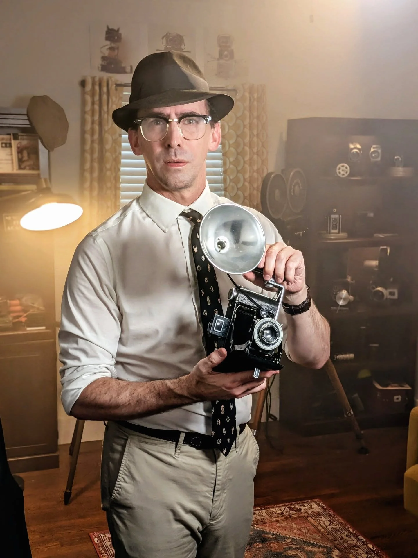 Accidental coldwar spy cosplay. Fun fact - this was a TEST for a #35mmfilm still portrait that I was taking so hopefully what develops will look ok!?

Also I was going for &quot;60s press corps&quot; but my lighting is a little too noire 😅 We like??