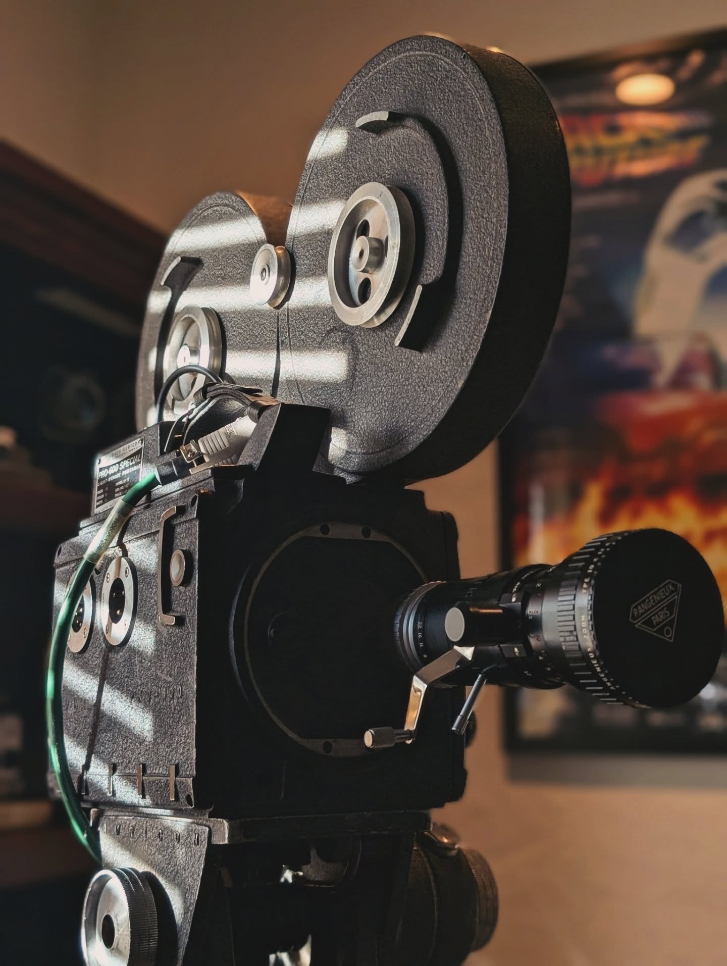 Whenever I get stressed editing at my desk I turn around and look at this sight 🥲🎥 Bach Auricon Pro 600 Special matched with its original wooden Auricon tripod, and yes it still works.
.
.
.
#filmsnotdead #film #movie #camera #vintage