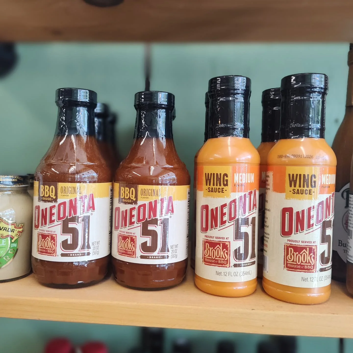 Football Sundays are incomplete without some good ol' BBQ or Buffalo sauce 🏈🍗

Our favorites from @brookshouseofbbq 🔥