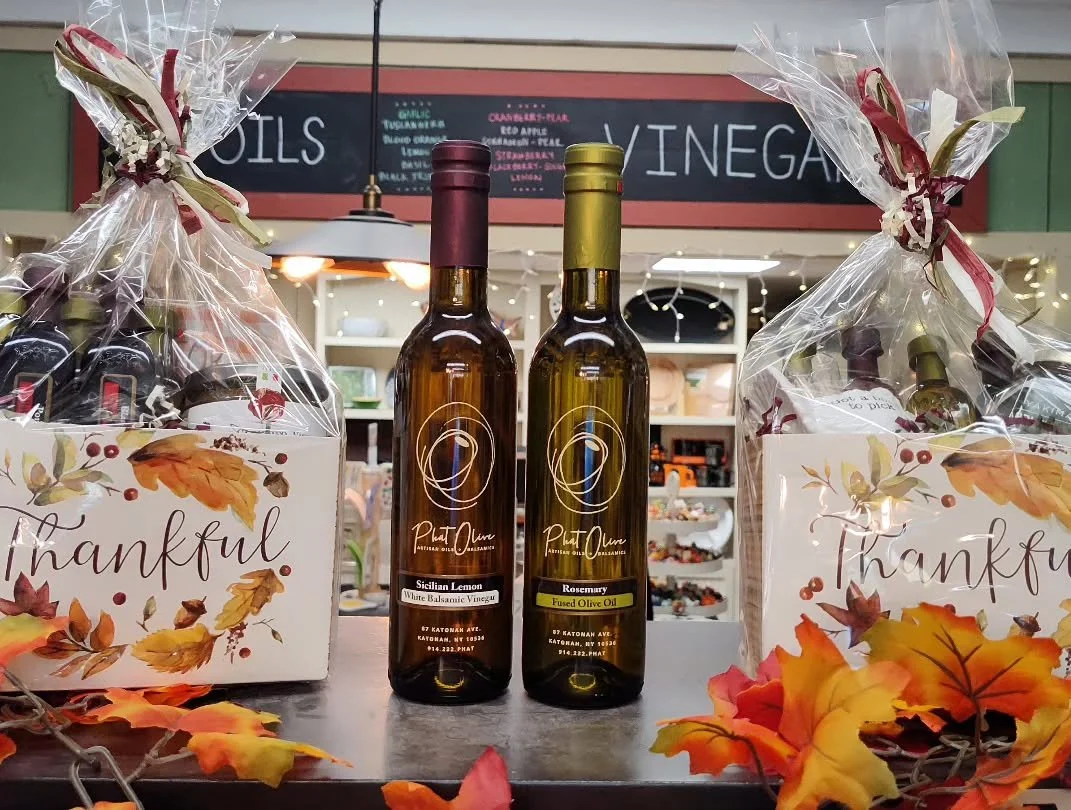 One week until Thanksgiving! Try a new flavor or grab a perfect hostess gift 🎁🦃🫒