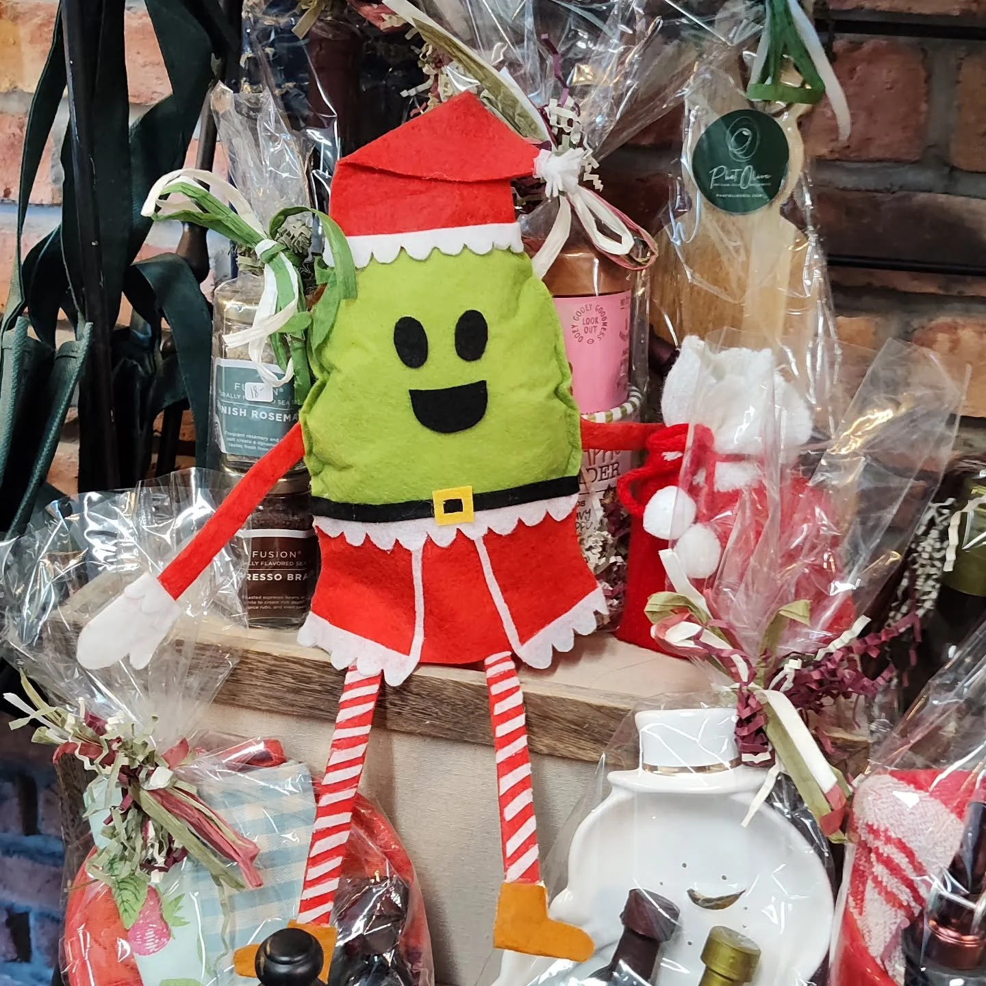 Olive the Elf is here to help with the final holiday rush 🎁 Our ready-made gift baskets are stocked and ready if you need something thoughtful and stress-free. We're open every day until Christmas eve!