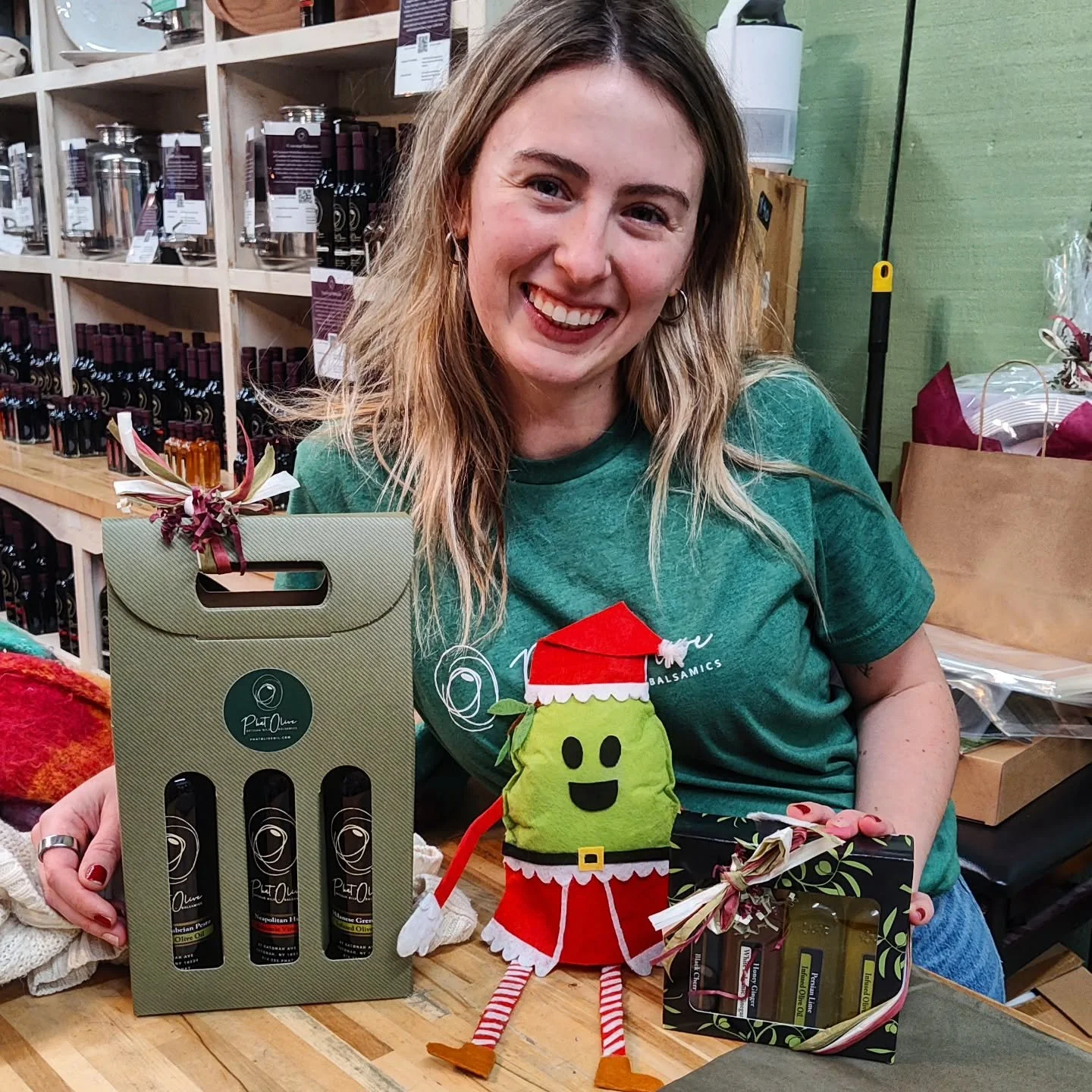 Helping Santa make Christmas delicious 🎄🎁🫒