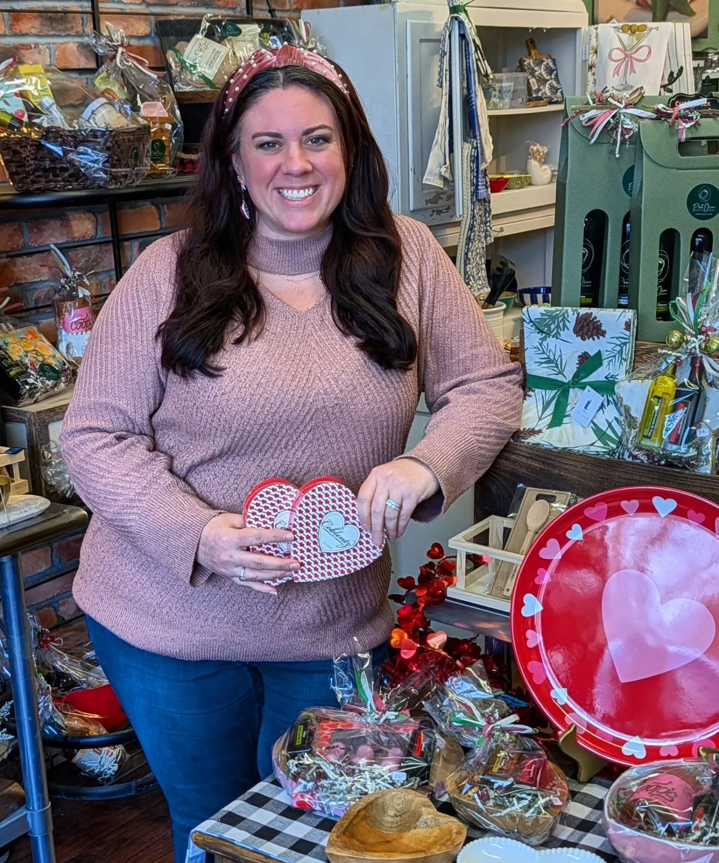 Happy Valentine's Day! 💘 We're here until 5p today for any gifts you may need to show your love in the most delicious way possible ❤️🫒