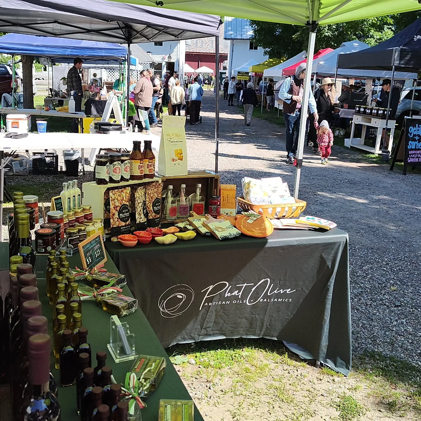 It's a Muscoot Farmers Market day! 🫒🌞 Sun is shining and we'll be here with some of your favorite olive oils, vinegars and more from 9:30a-2:30p