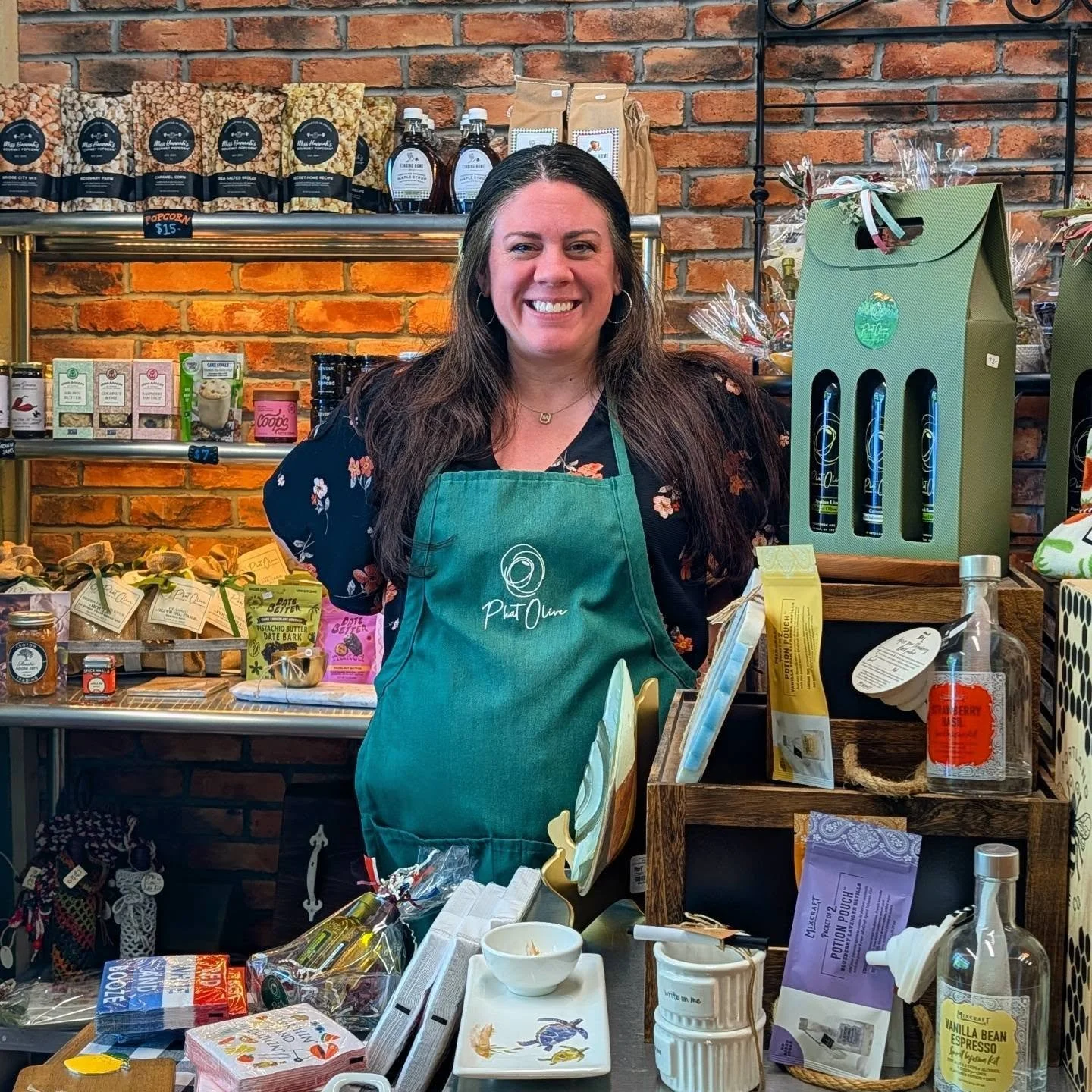 Beautiful day for some Katonah shopping today! Stop by and see all the fun and delicious items we have 🌞🍽️