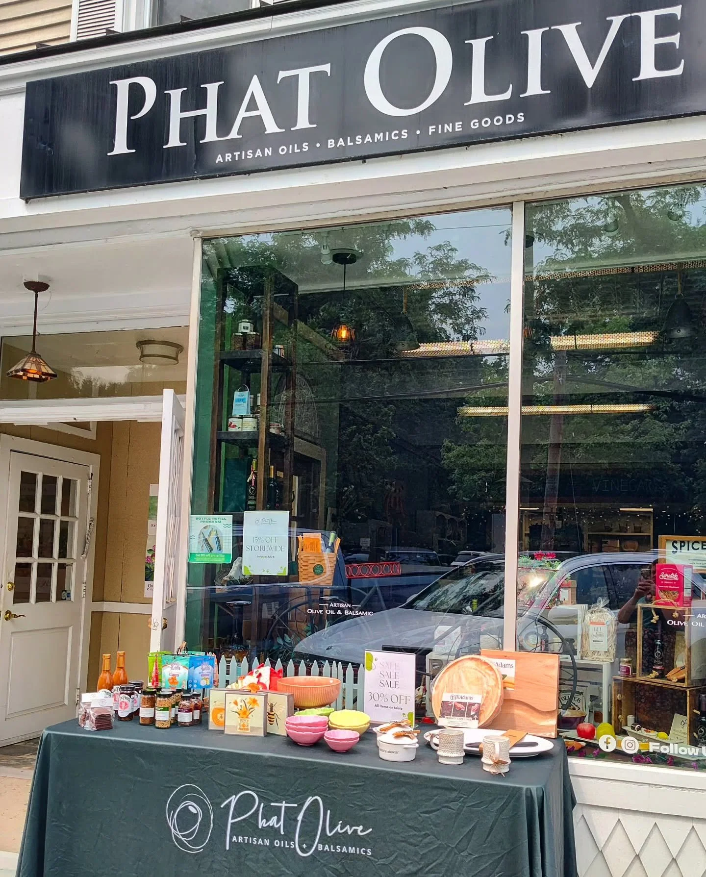 Day 2 of Katonahs Sidewalk Sale is in full swing! Stop by for some sales and Persian lime olive oil brownies with a key lime balsamic glaze! 🍋 Check out our 30% off table plus everything else in store is all 15% off today! 🛍️🏷️