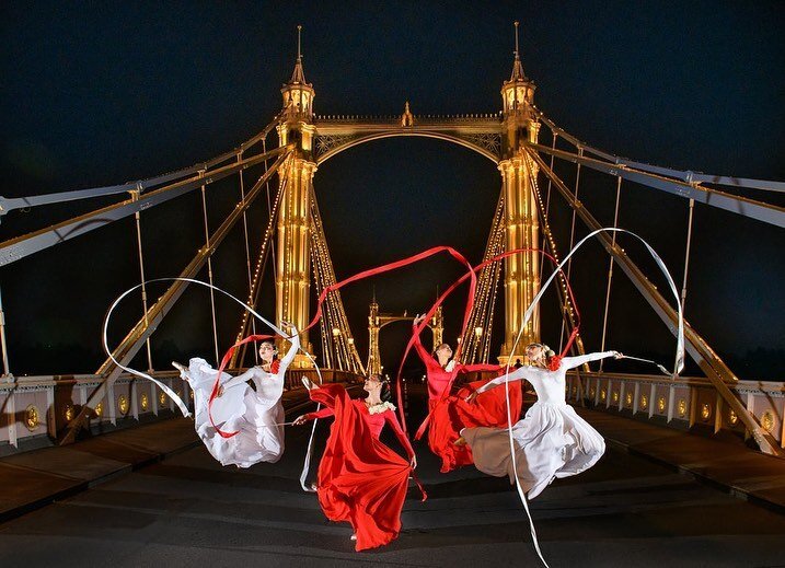 The Ivy Asia is coming to Chelsea.

Our dancers performed a traffic stopping routine on the iconic Albert Bridge to launch @theivyasiachelsea shot by @nickharveyphotographer and choreographed by @olimetzler.

Swipe ⬅️ to see the BTS action from the H