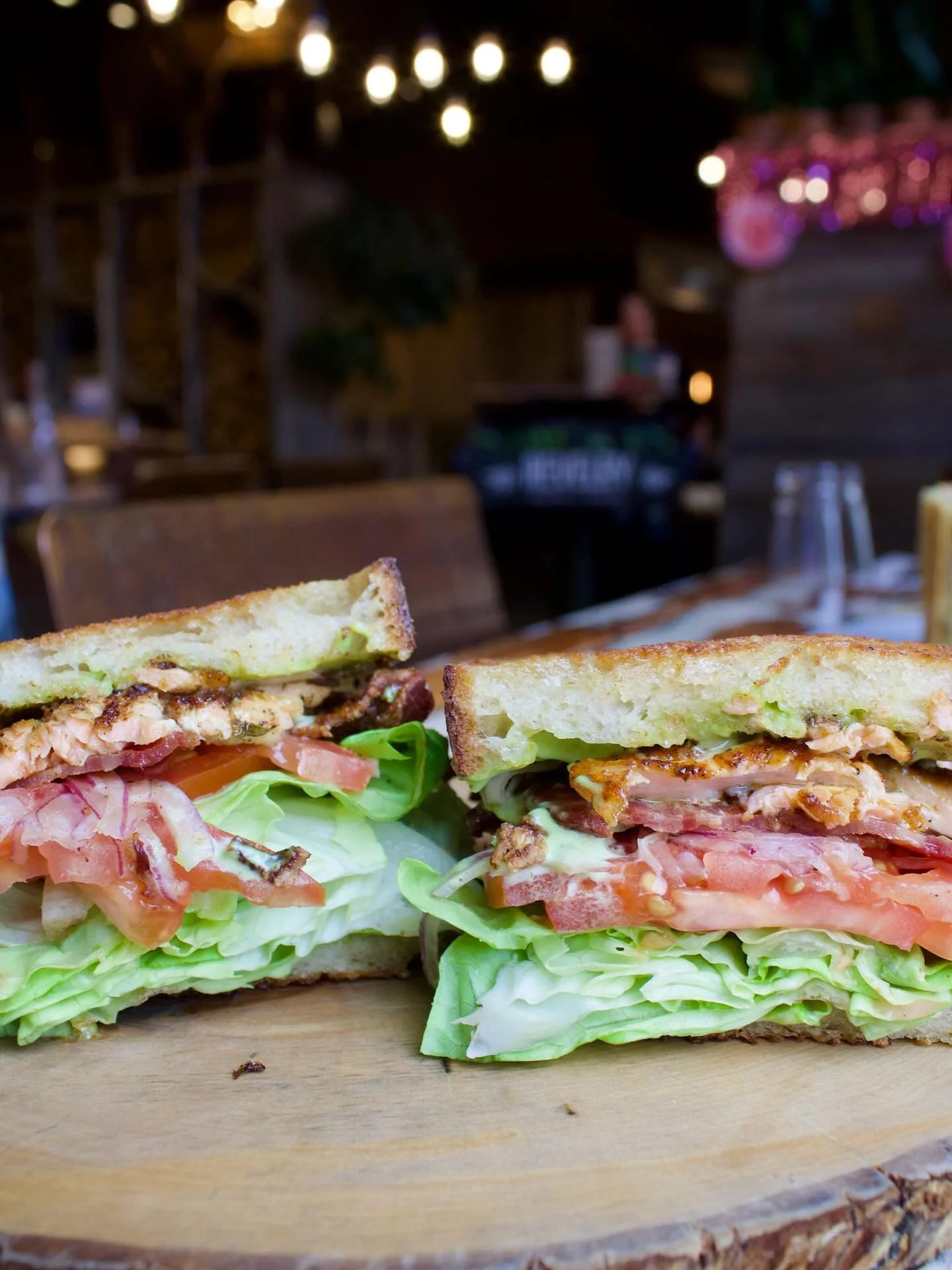 Our unique spin on your typical BLT Sandwich ✨ 
Grab our Blackened Salmon BLT Sandwich Monday-Friday 11-3pm for lunch! 
-Blackened salmon
-Local bacon 
-Herbed aioli 
-Bibb lettuce, tomato & red onion
-On house-made country bread 
Cheers🥂