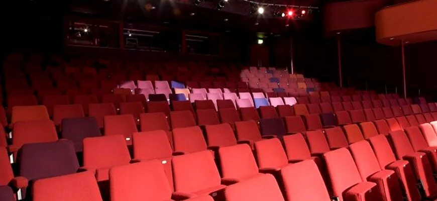 Theatres exempt from 10pm curfew outlined by PM this afternoon