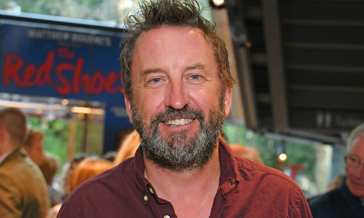 Lee Mack to replace Stephen Fry in the West End production of The Understudy