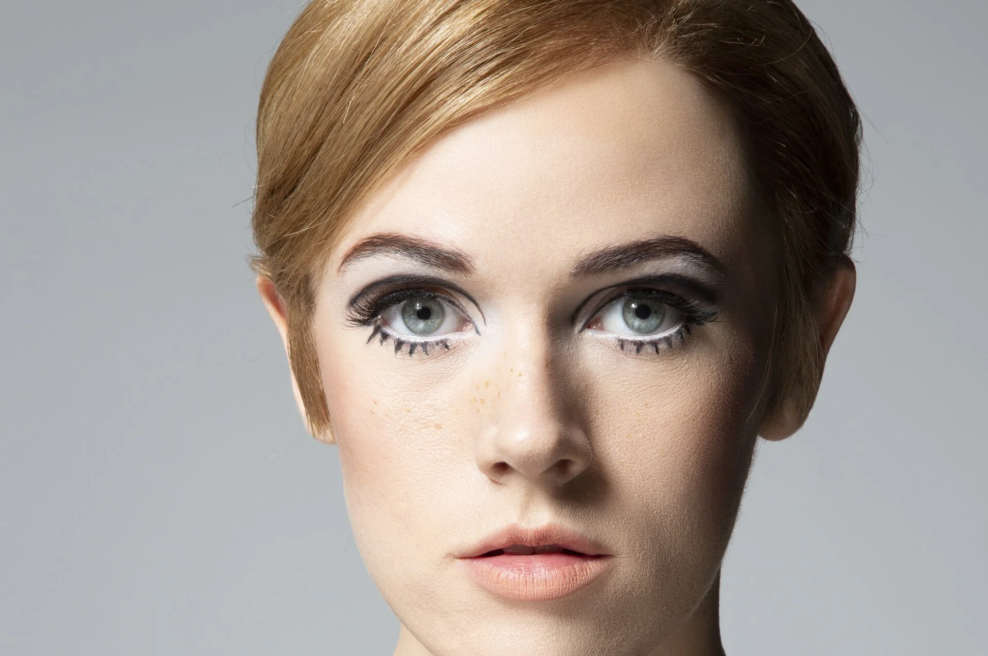 Elena Skye to play Twiggy in world premiere of Ben Elton’s CLOSE UP – THE TWIGGY MUSICAL