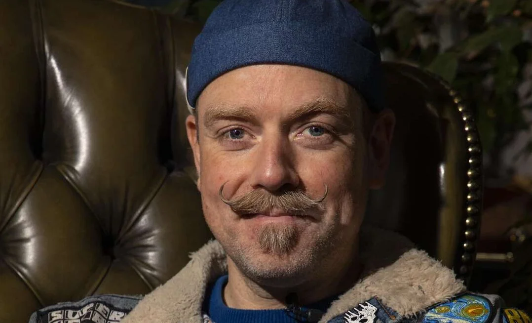 Rufus Hound brings lost legacy to life in THE MESMERIST at Watford Palace Theatre