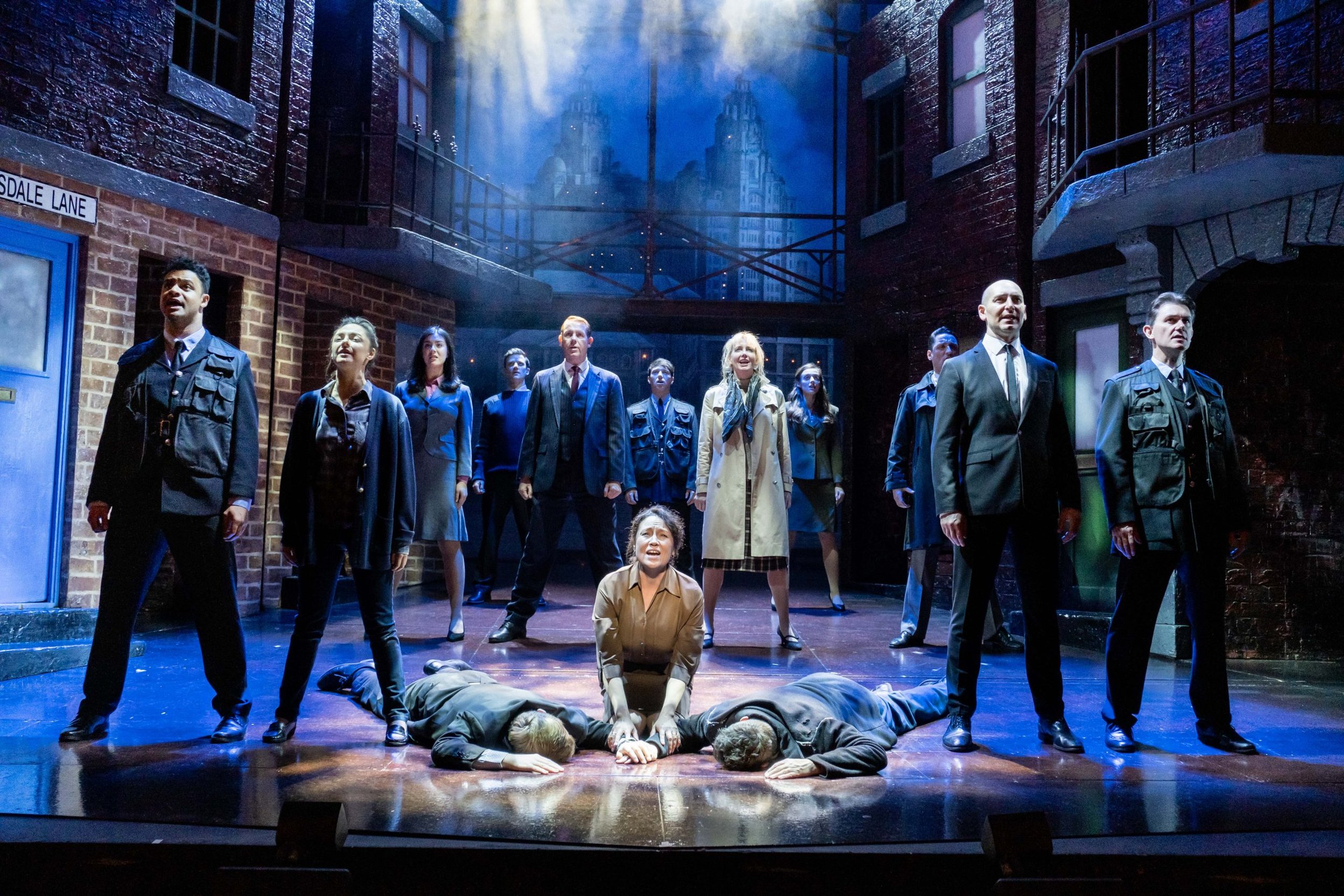 BLOOD BROTHERS reveals cast for 2022 Autumn tour West End Best Friend