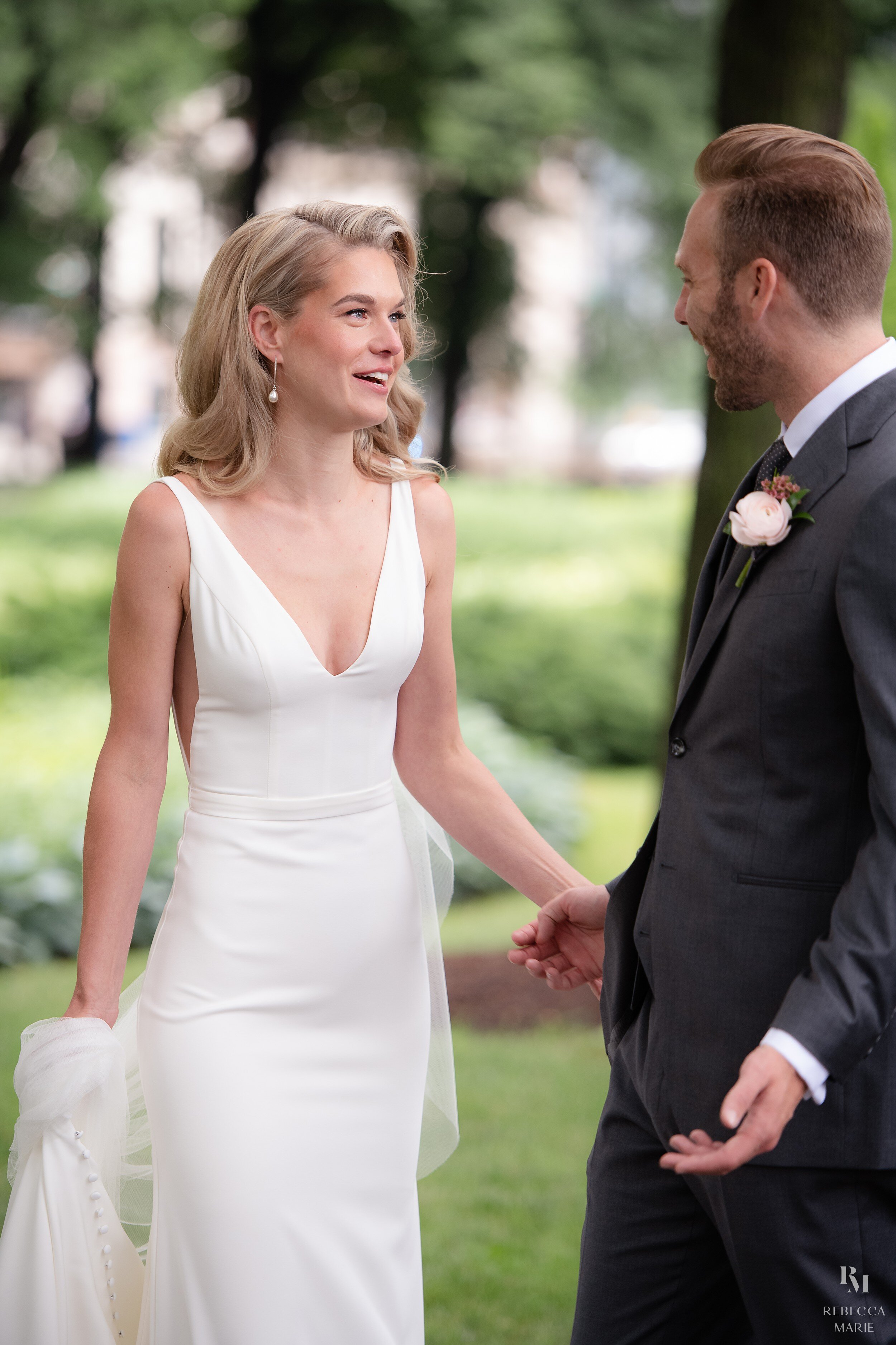 Adler-Planetarium-Real-Wedding-Rebecca-Marie-Photography_0029.jpg