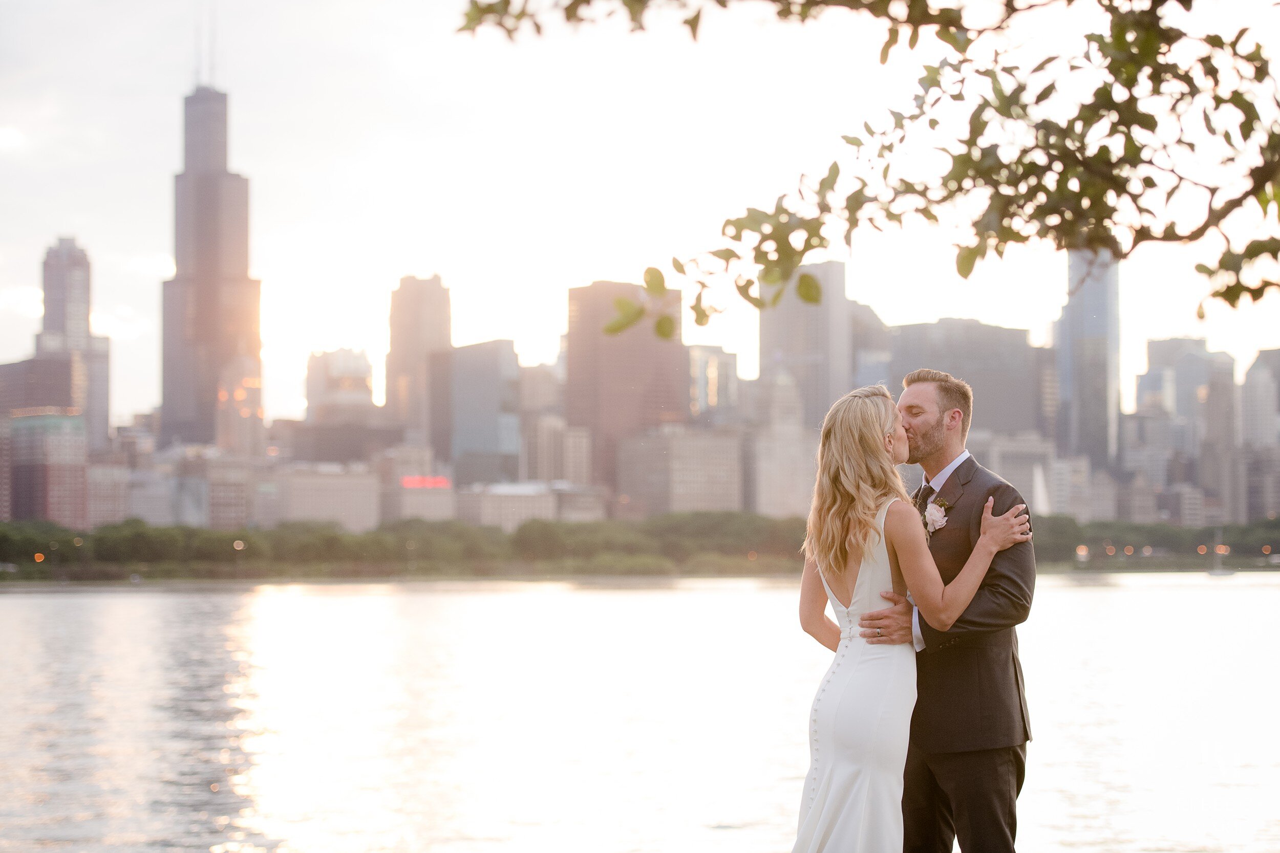 Adler-Planetarium-Real-Wedding-Rebecca-Marie-Photography_0070.jpg