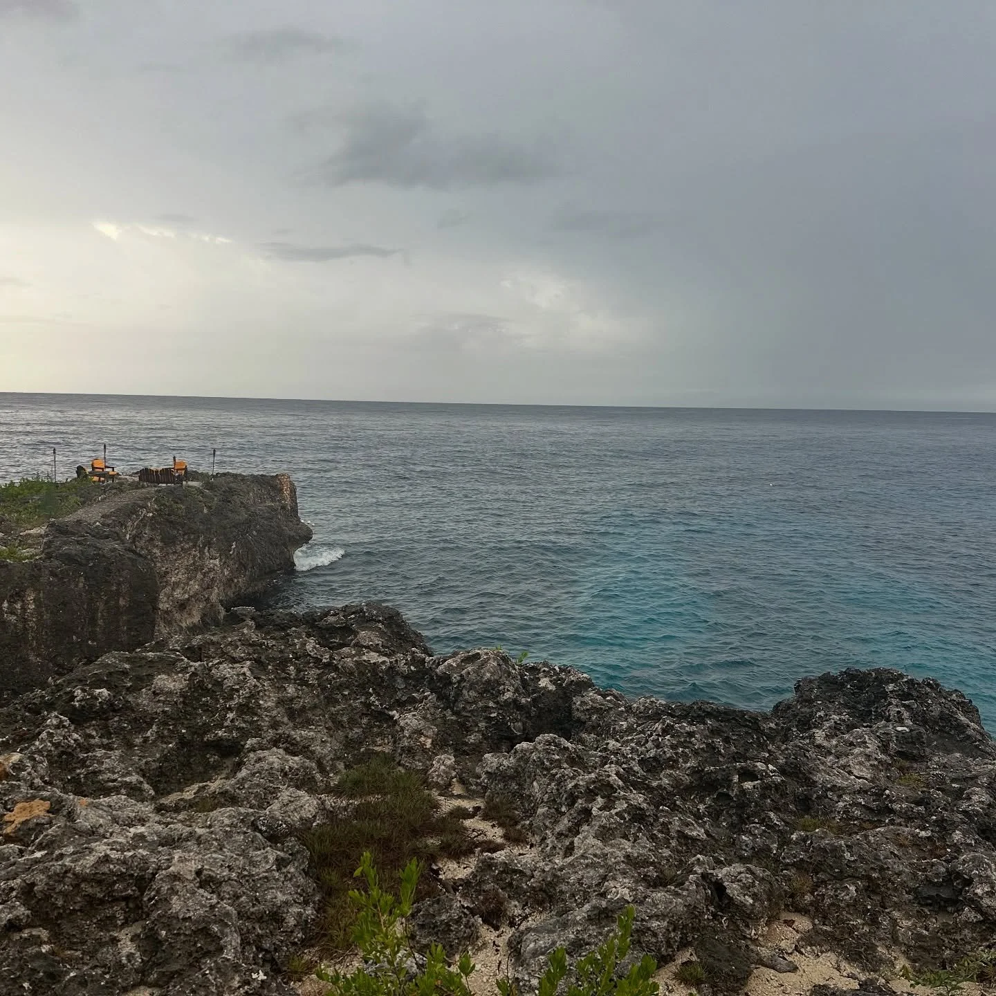 20ft ocean jumping at @tensingpen kept us occupied for many days ✨🌊🇯🇲
.
🙏🏽 to Paul for his diving instructions and inspiration! 
.
#jamaica #negril
