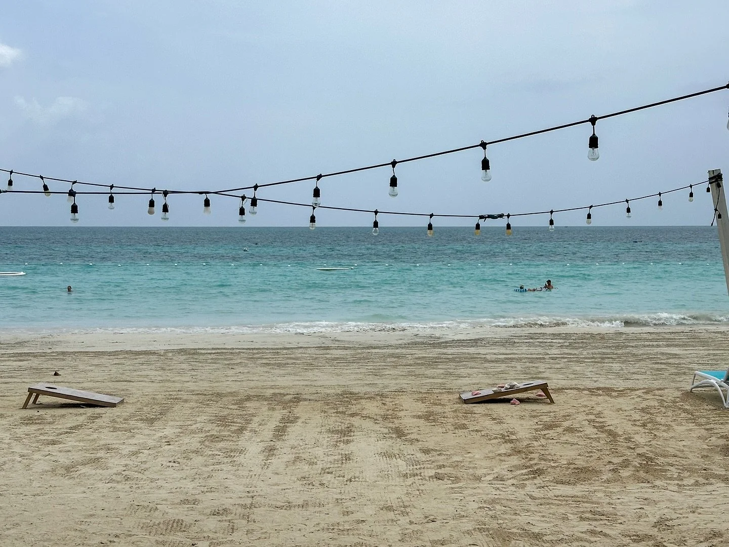 Jamaican beaches! 

We would highly recommend @skylarknegril for hours of eating, relaxing, and playing around on white sand beaches and in the warm Caribbean Sea. 
.
#negril #jamaica #beach #paradise