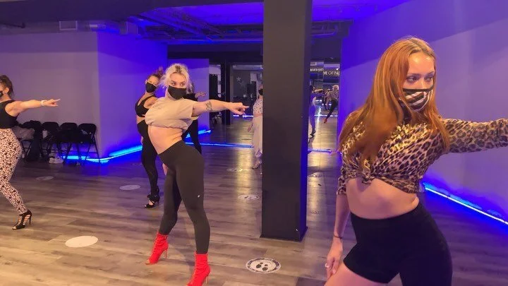 Just pretending we&rsquo;re on tour with the @spicegirls This combo is so much fun!!! Finishing it Monday May 3rd. Register now to reserve your spot. LINK IN BIO
.
.
Choreo @mstar_creative 
Dancers @zoshag @chlofordd @dominiquenapolitano @danielleisk