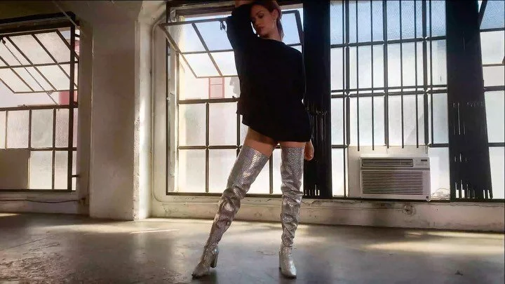 Simple elegance! ✨The gorgeous @zoshag performing &ldquo;Damage&rdquo; Choreo by @mstar_creative. Big thanks to @hermusicofficial for making some great tracks!
.
.
.
#Dance #Dancer #Heels #HeelsDancer #HeelsChoreography #HeelsClass #HeelsDancer #Chor