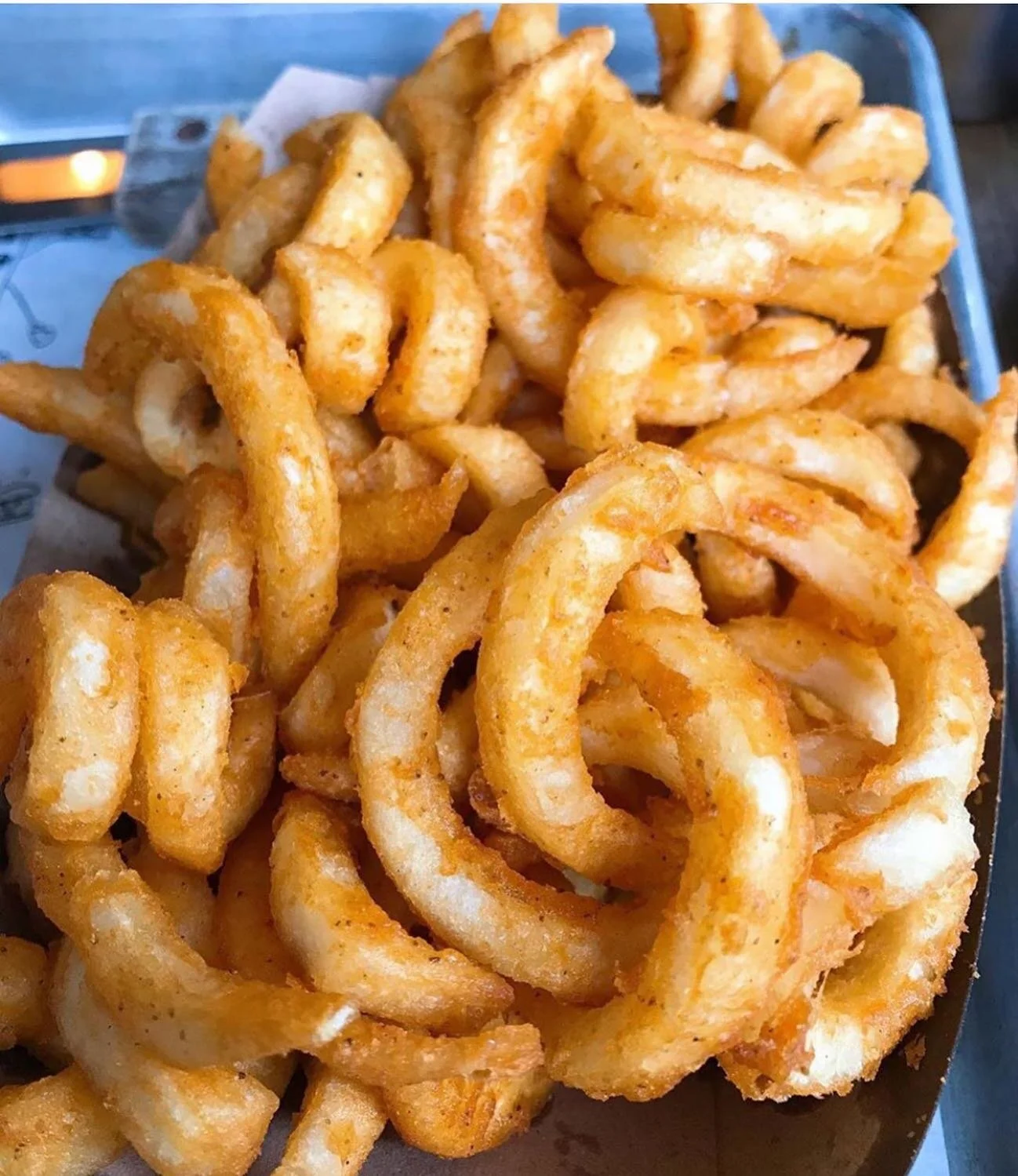 Happy Fryday NYC 🍟🥰🗽

Download @8itapp to find NYC&rsquo;s best fries near you right now 📲

#fryday #friday #nyceats #frenchfries #hangry #curlyfries #fries #nyceeeeeats 📸: @frostedandfried