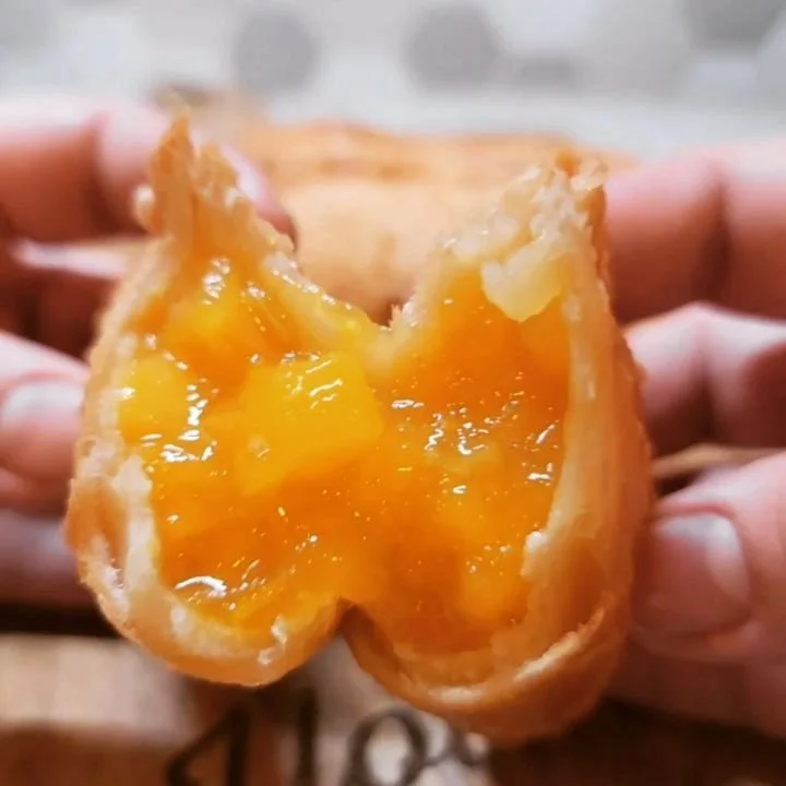 Peach Mango Pie (photo from @kaylee_corner)