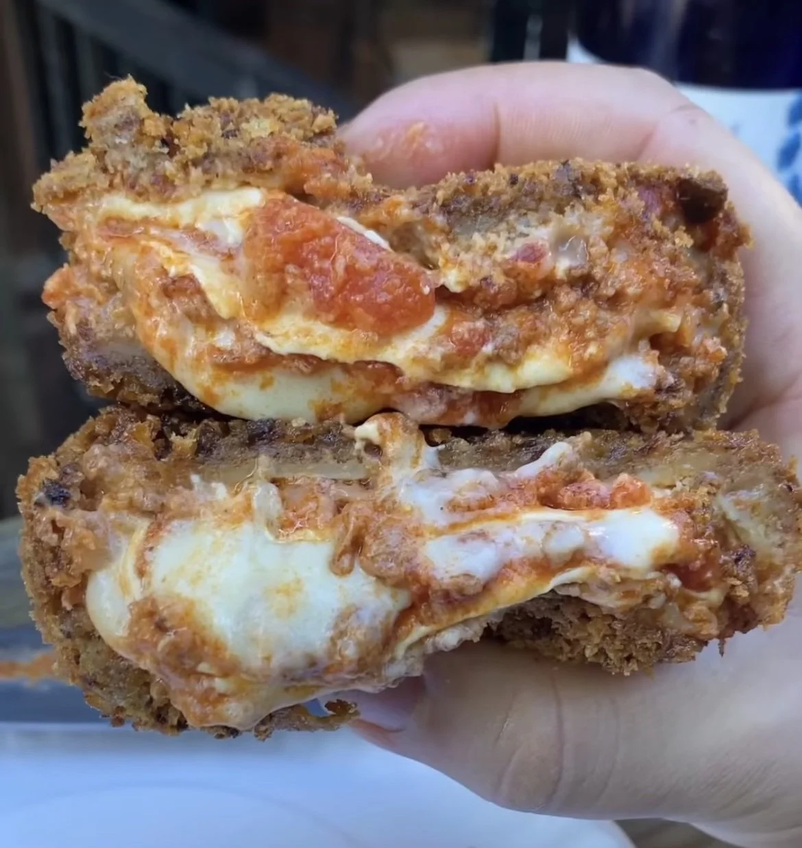  Pizza from L’Industrie and Cannolis from Fortunato Bros. (📸 @lindustriebk & @fortunatobrosnyc) 