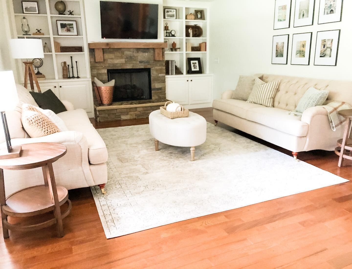 Like if you can&rsquo;t tell kids live here anymore 😘 This rustic Italian living room and entryway transformation for @courtney.walls is one of my favorites!

👉 Swipe for BEFORE PICS! We completely changed the layout of the room by going to two fac