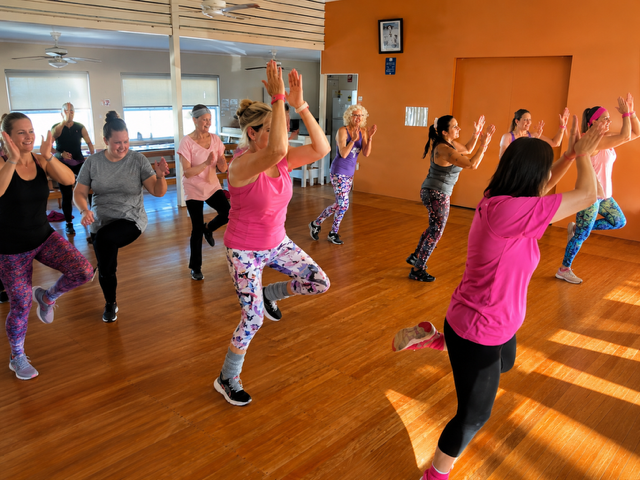 Retro cardio fitness class