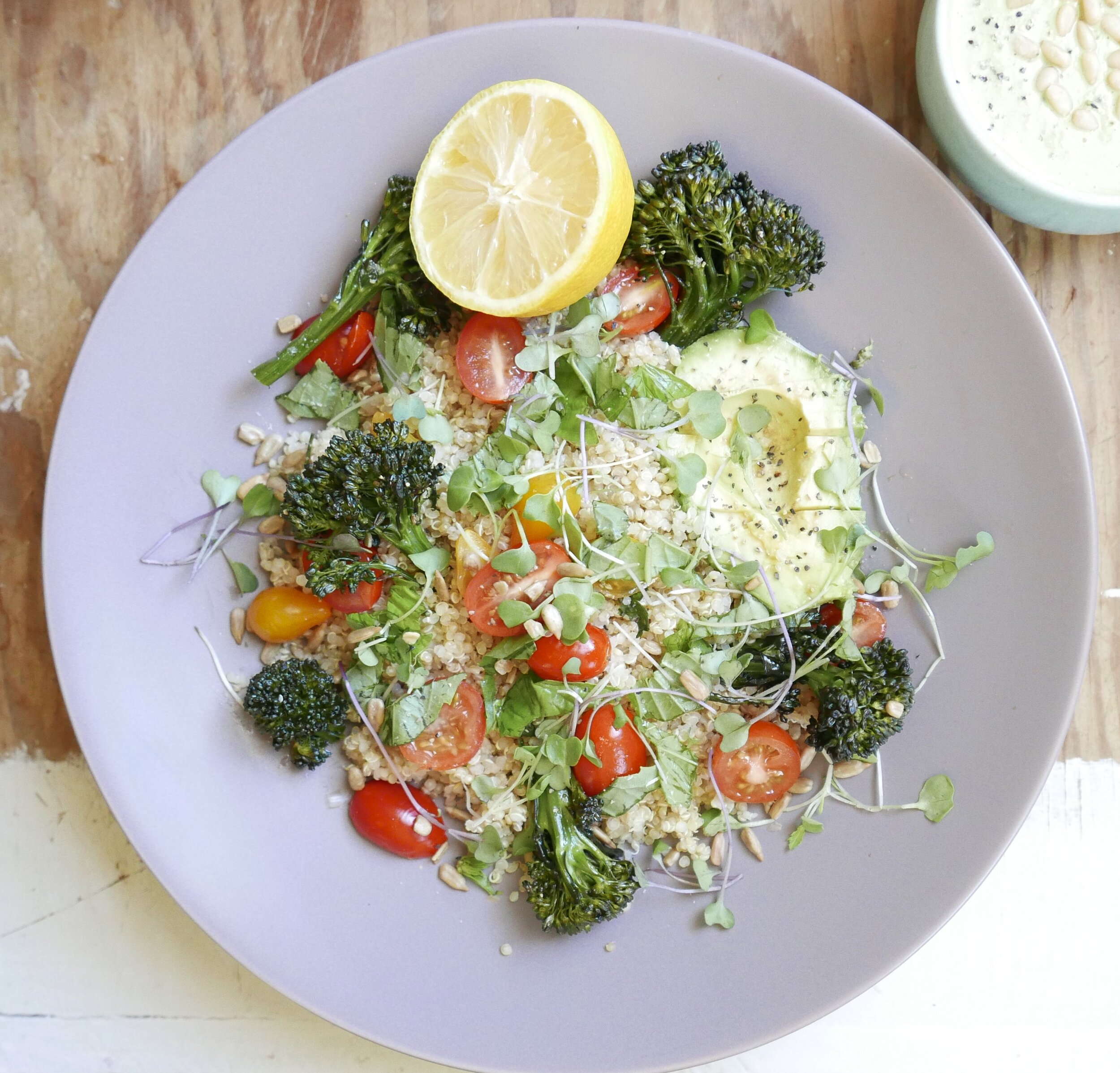๐๐๐๐ซ๐๐ญโ๐ฌ ๐ข๐ง ๐ญ๐ก๐ ๐ฌ๐๐ฎ๐๐๐ฅฃ๐ฅ๐
I ๐ this sauce recipe pair with a Quinoa salad or some cold steamed veggies.
In a blender:
โซ๏ธ1/2 or 1 large avocado (about 3/4 cup)
โซ๏ธ1/3 cup tahini
โซ๏ธ 1/4 cup extra-virgin olive oil
โซ๏ธJuice from 1/2 a le