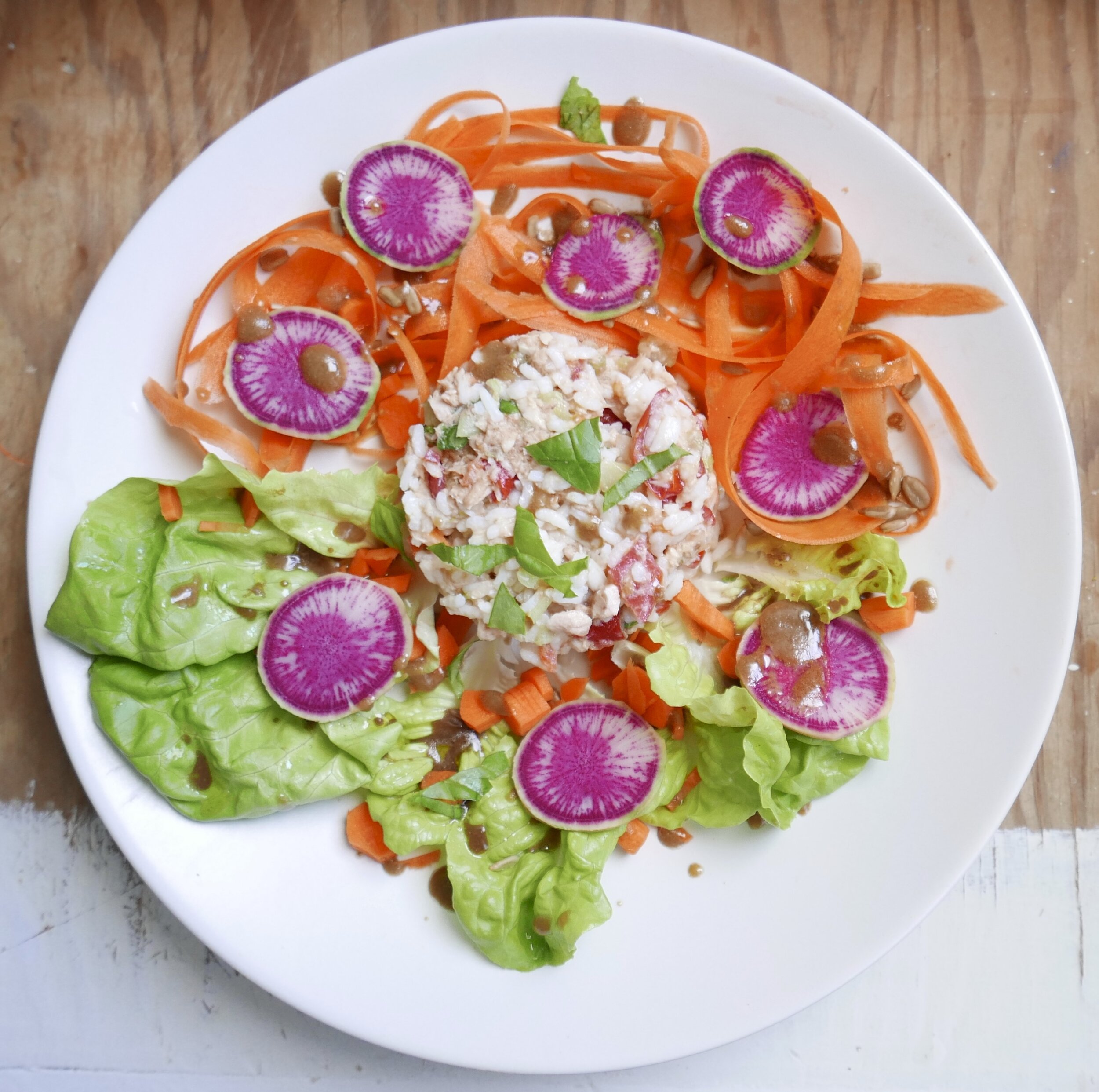 Ingredients:
โซ๏ธI can of light Tuna reduced-sodium
โซ๏ธ1 tbsp fresh chopped basil
โซ๏ธ1/2 stalk celery, minced and 1 tomato
โซ๏ธ1/2 finely chopped scallion or shallots
โซ๏ธ1 tea spoon of mustard and vinegar * 2 tbsp lemon juice
โซ๏ธExtra virgin olive oil
โซ๏ธSalt