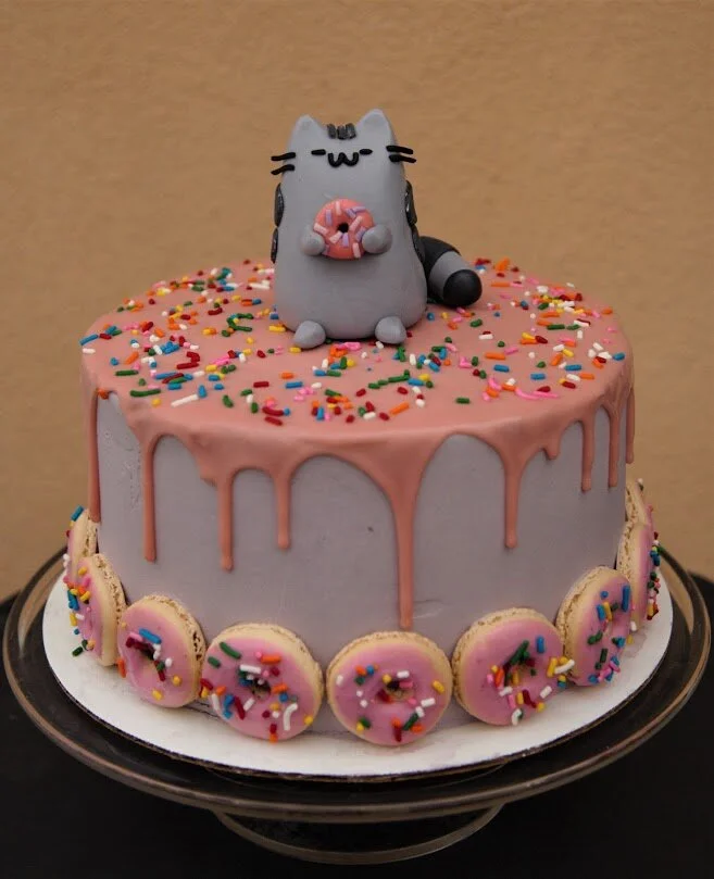 Pusheen Donut Cake.jpg