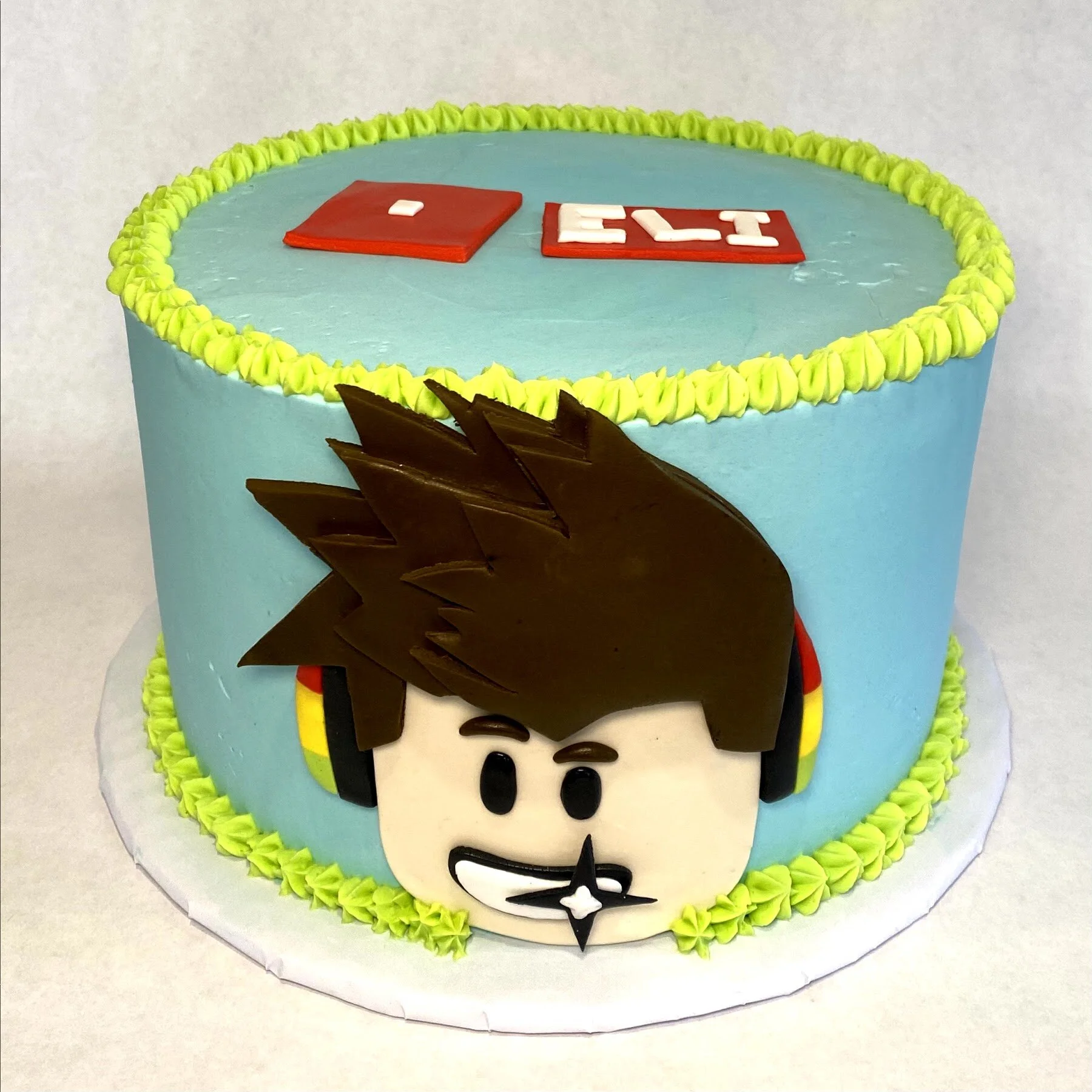 Roblox Cake.jpg