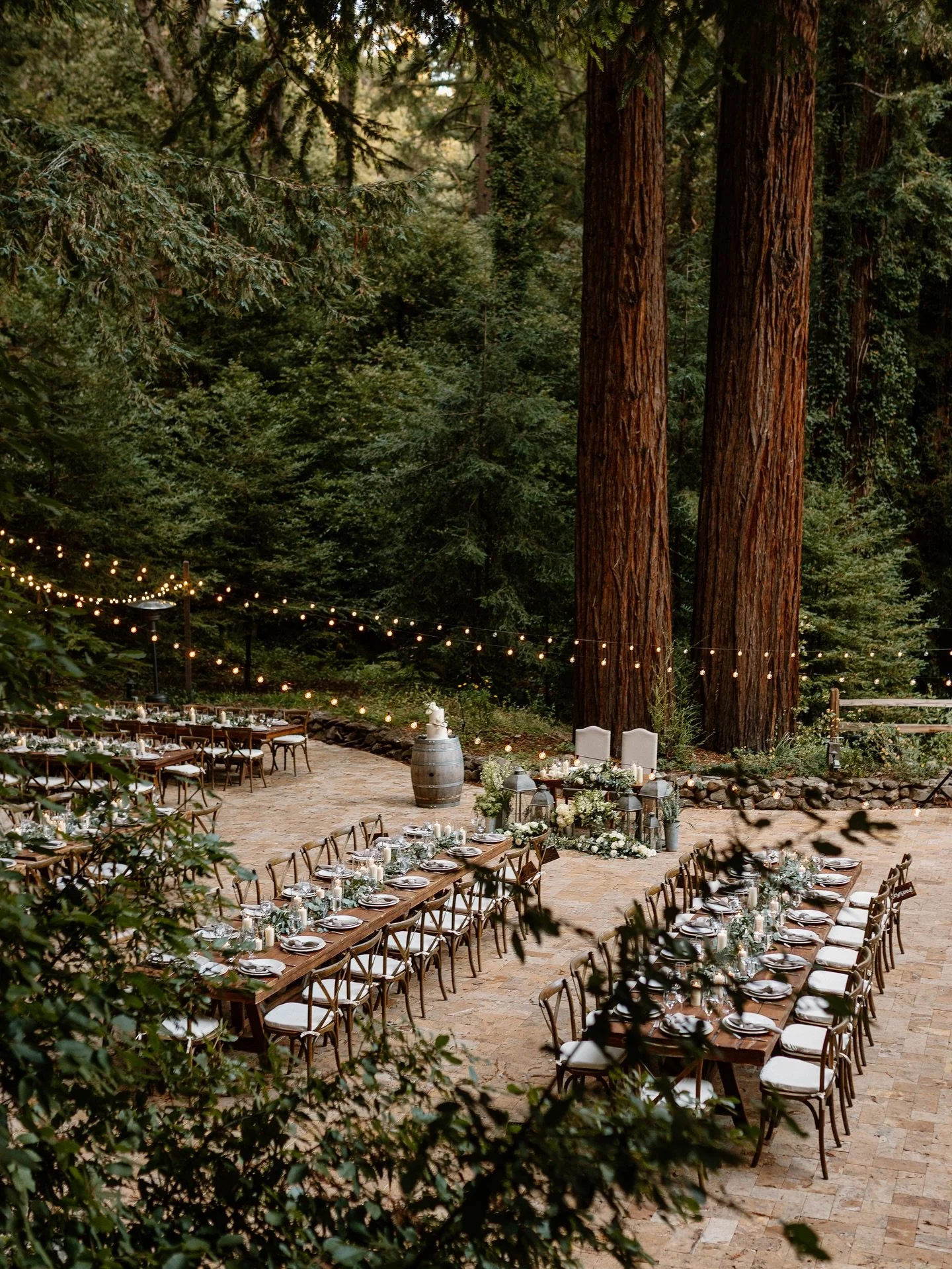 Still dreaming about this beautiful summer wedding tucked away beneath the redwoods in California 🌲 

Venue: @waterfallsantacruz 
Photographers: @kalimphotos @jsonivephotography 

#waterfalllodgesantacruz #redwoodswedding #santacruzwedding #forestwe