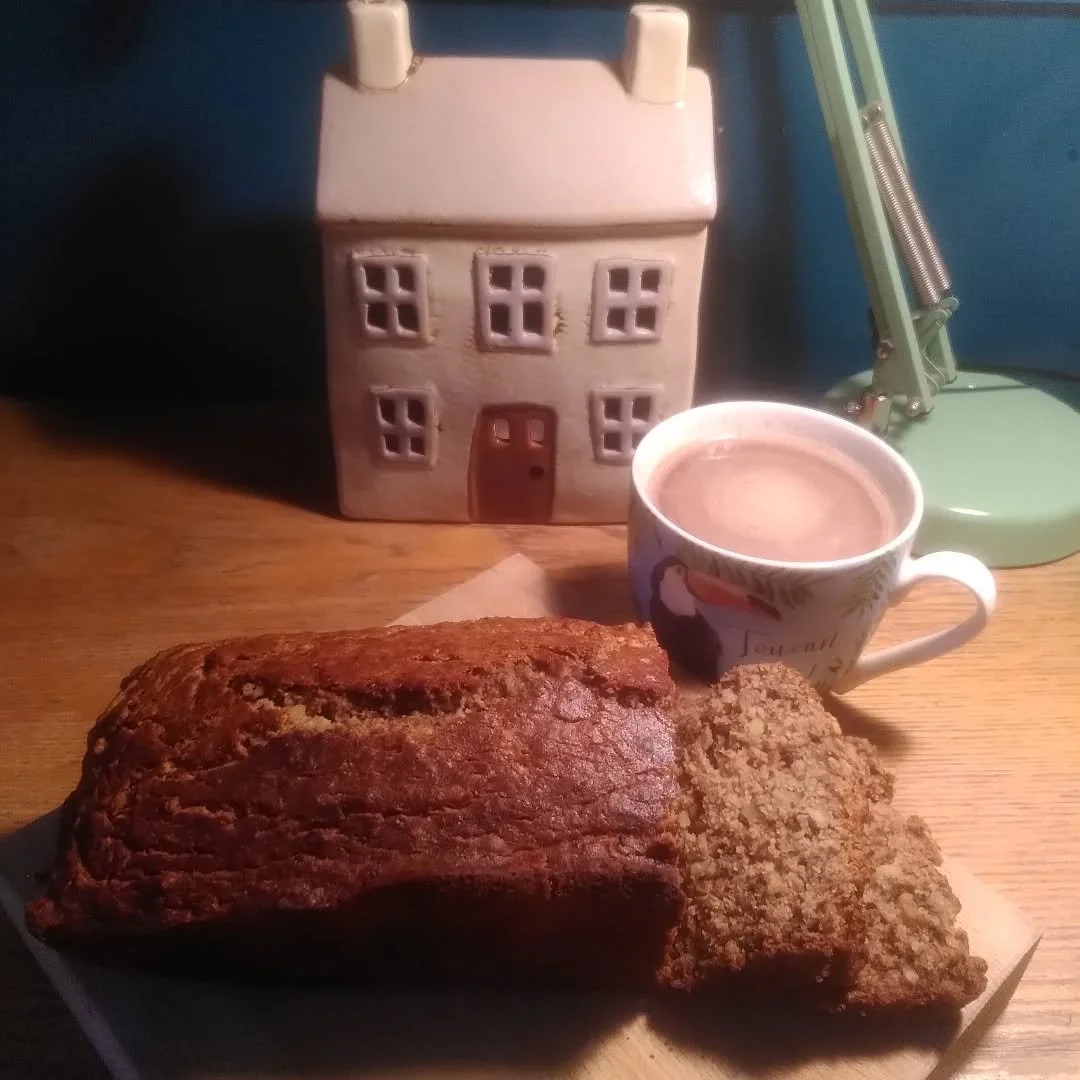 What to do when your boyfriend wakes you up early and you get soaking wet walking him to the train station?

Have a hot shower and make banana bread of course!

Thanks to my progeny for the baking inspiration and my man for the early start 😄

#cosy 