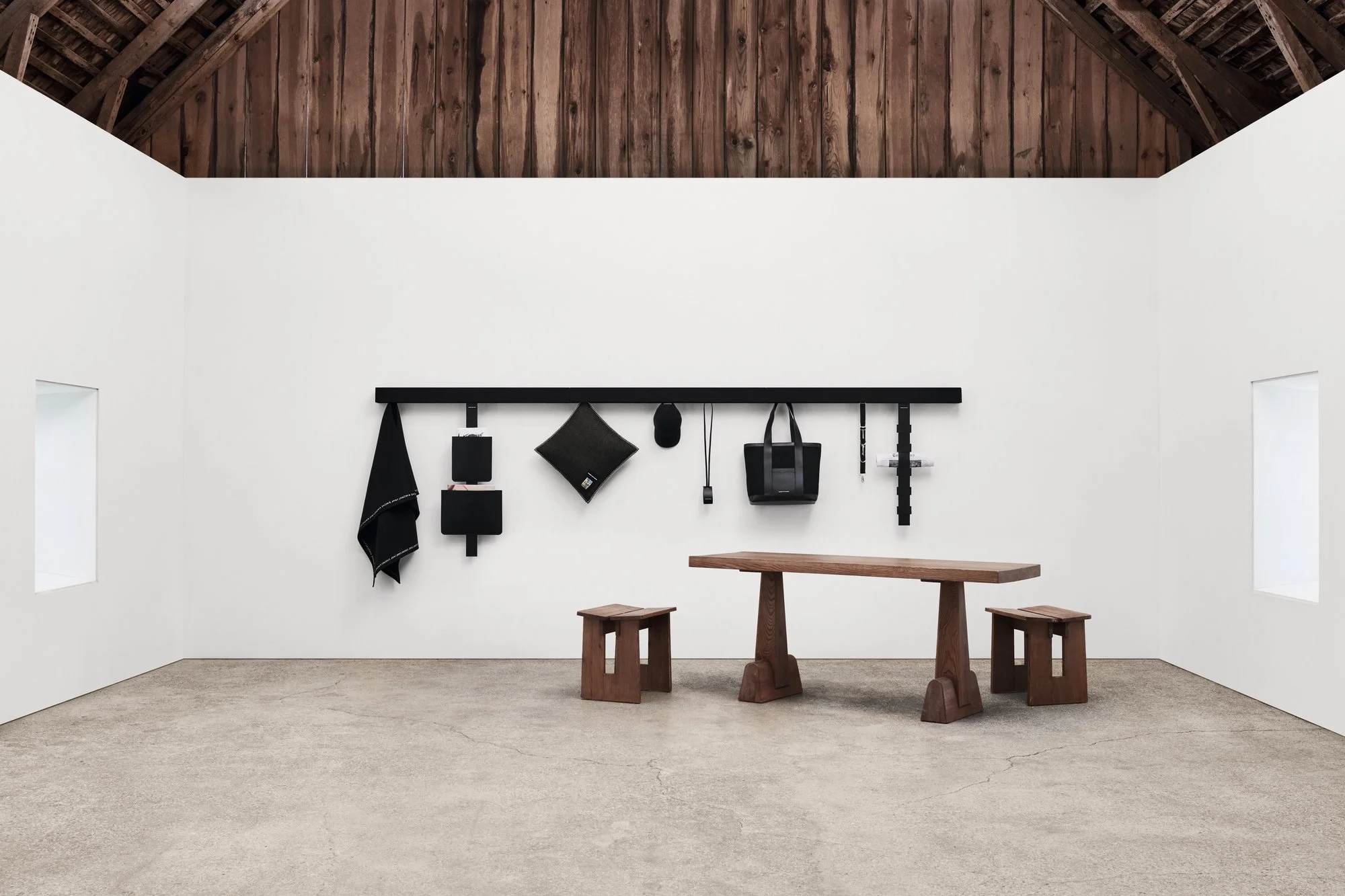 KVADRAT RAF SIMONS ACCESSORIES_SHAKER SYSTEM_GOTLANDIA_CAMPAIGN_2022_01_BLACK-LOW_SRGB_JPEG.jpg