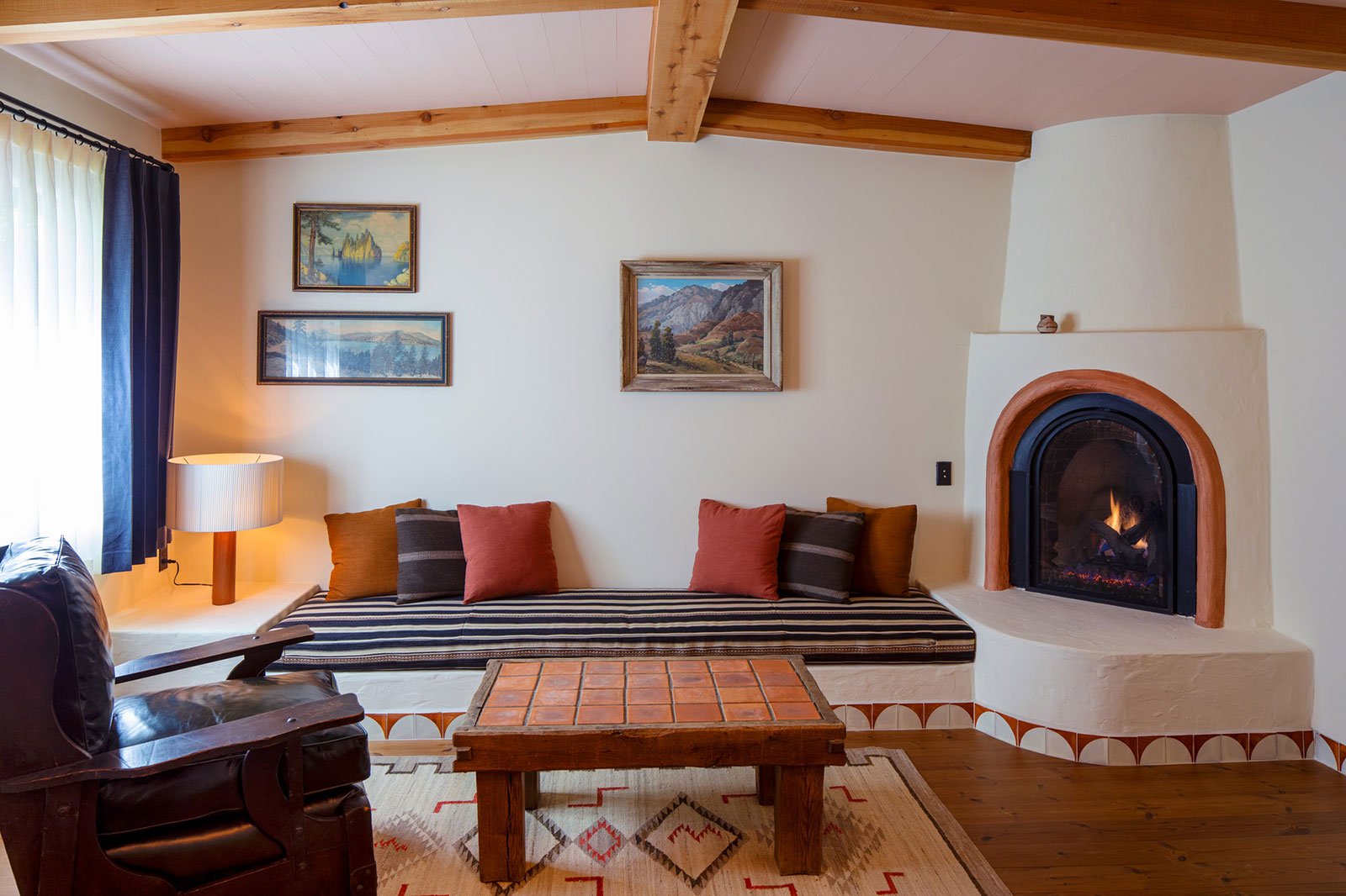 hotel-el-roblar_bungalow-suite-living-room.jpg