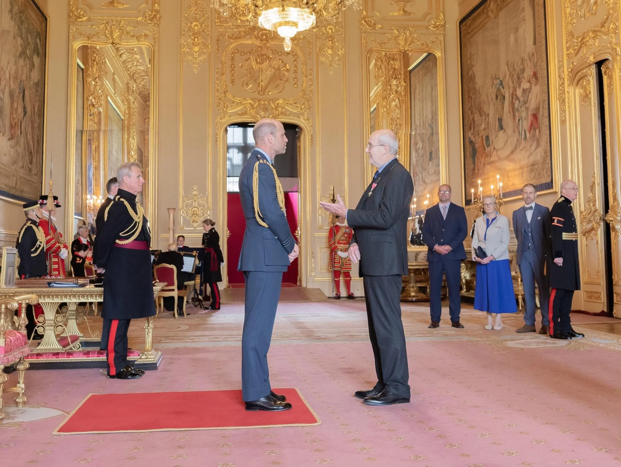 Deputy Lieutenant Mr Brian Buchan attended an Investiture at Windsor Castle last week, where HRH The Prince of Wales presented him with his MBE.
Formerly Vice Lord-Lieutenant of Oxfordshire, Brian was appointed a Member of the Order of the British Em